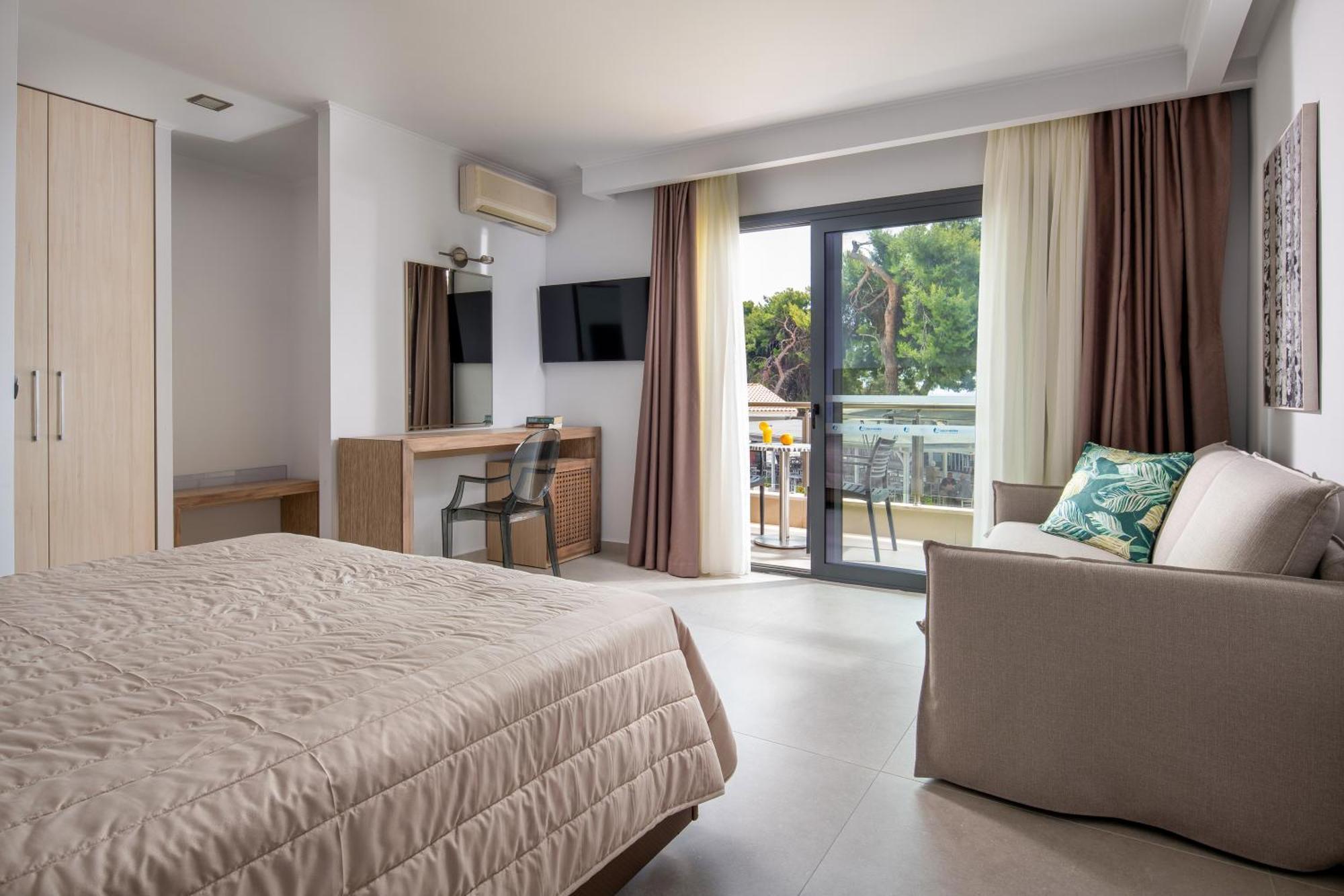 Lagomandra Beach Hotel