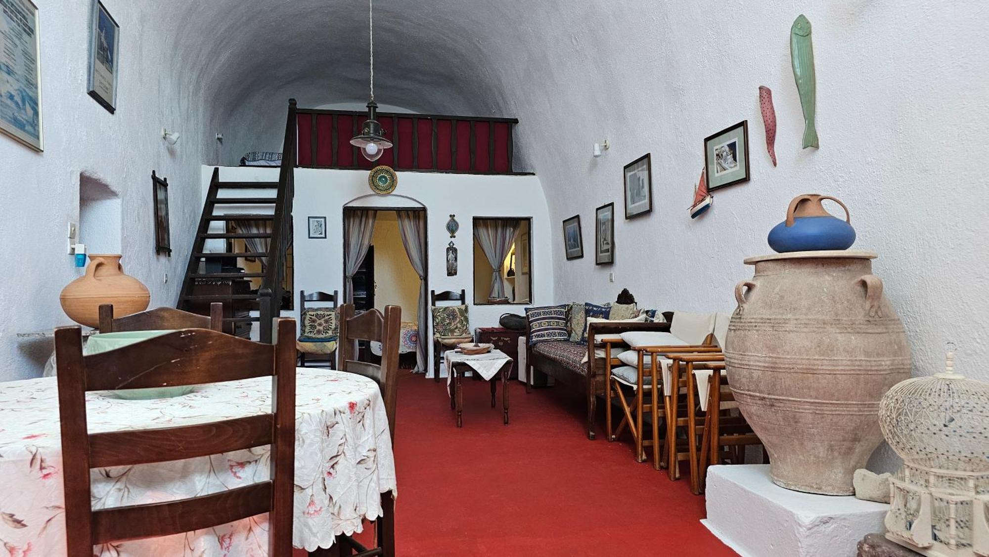 Cactus Cave House On The Caldera Holiday home *