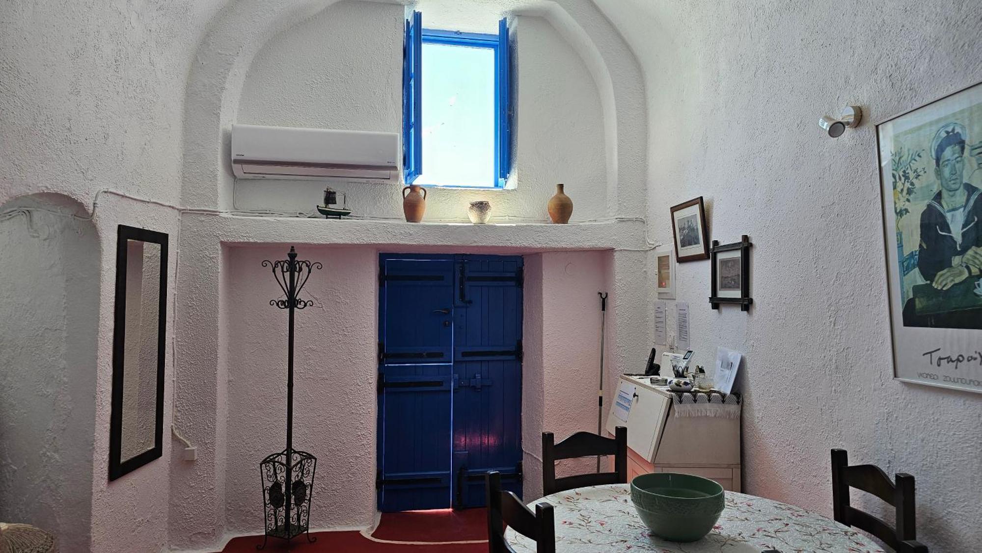 Cactus Cave House On The Caldera Holiday home *