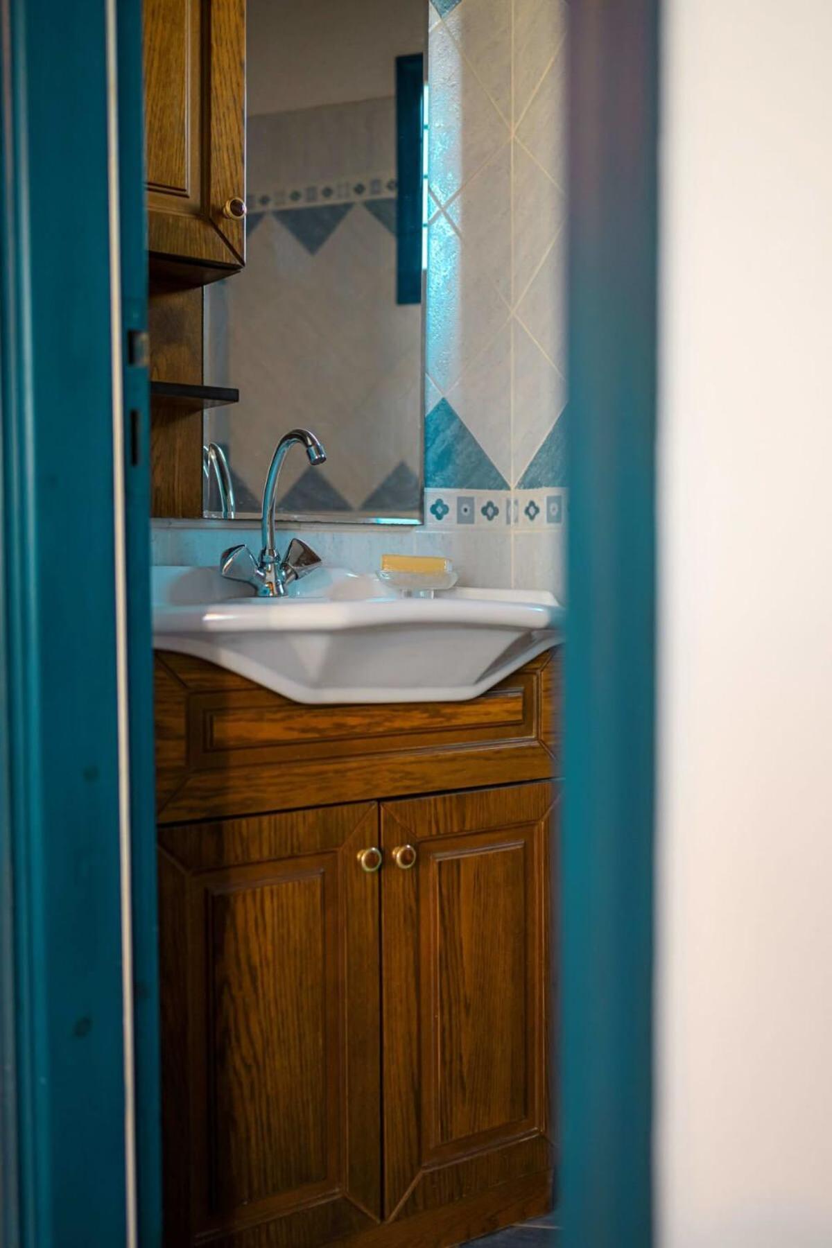 Cycladic Bliss - Uncovering Paros Seaview Gem Drios