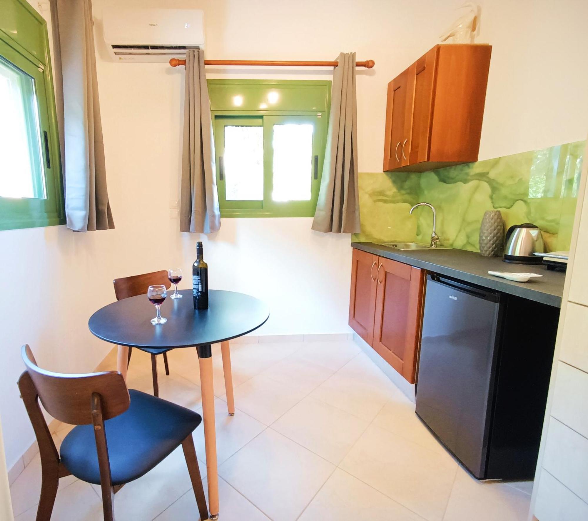 Okeanis & Adults Only Apartment