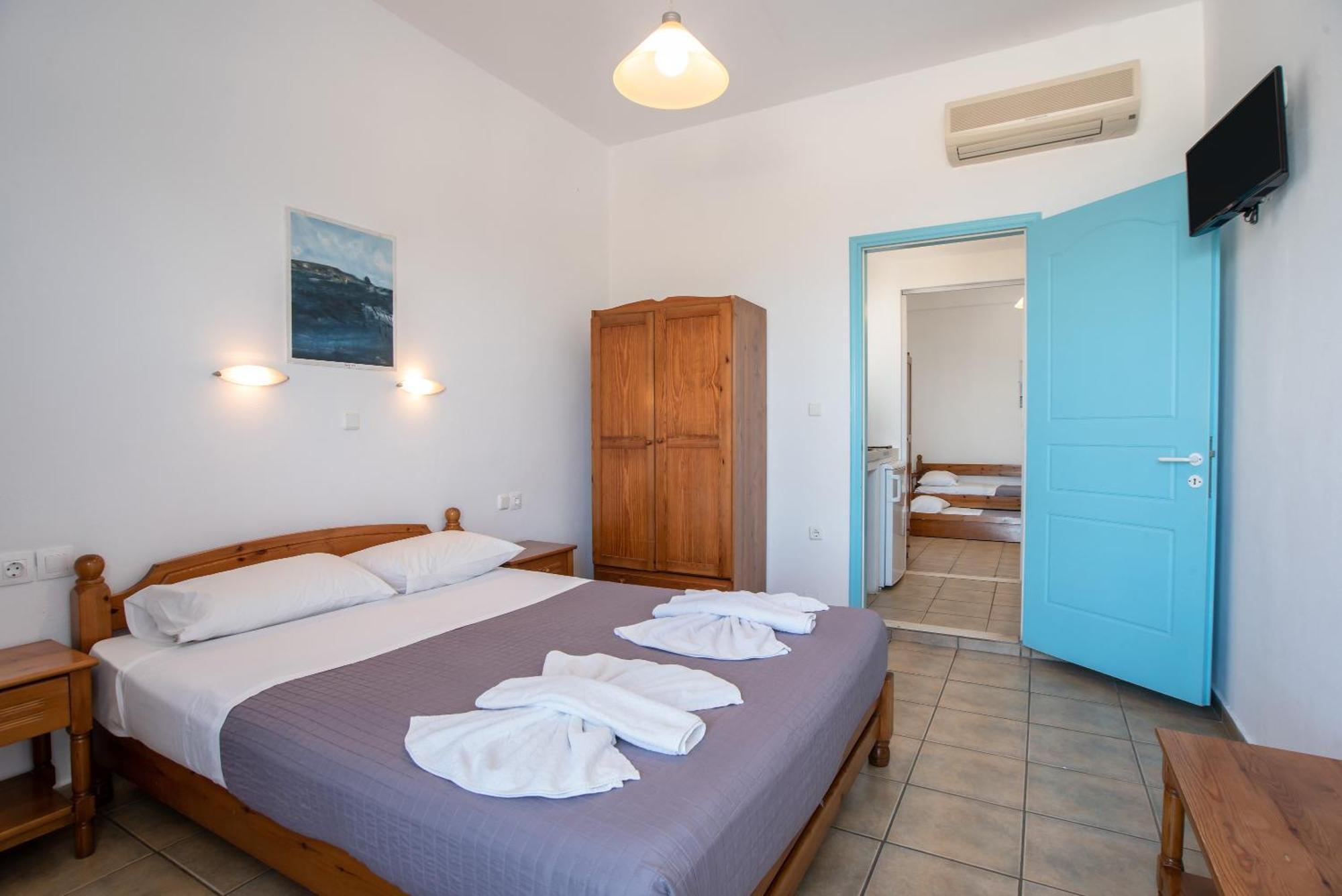 Livadia A Parikia (Paros)
