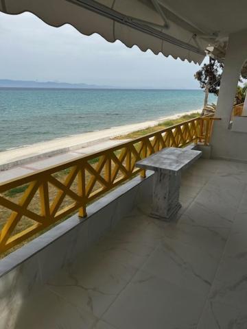 Apartment Luxury First Line By Makhome Hanioti