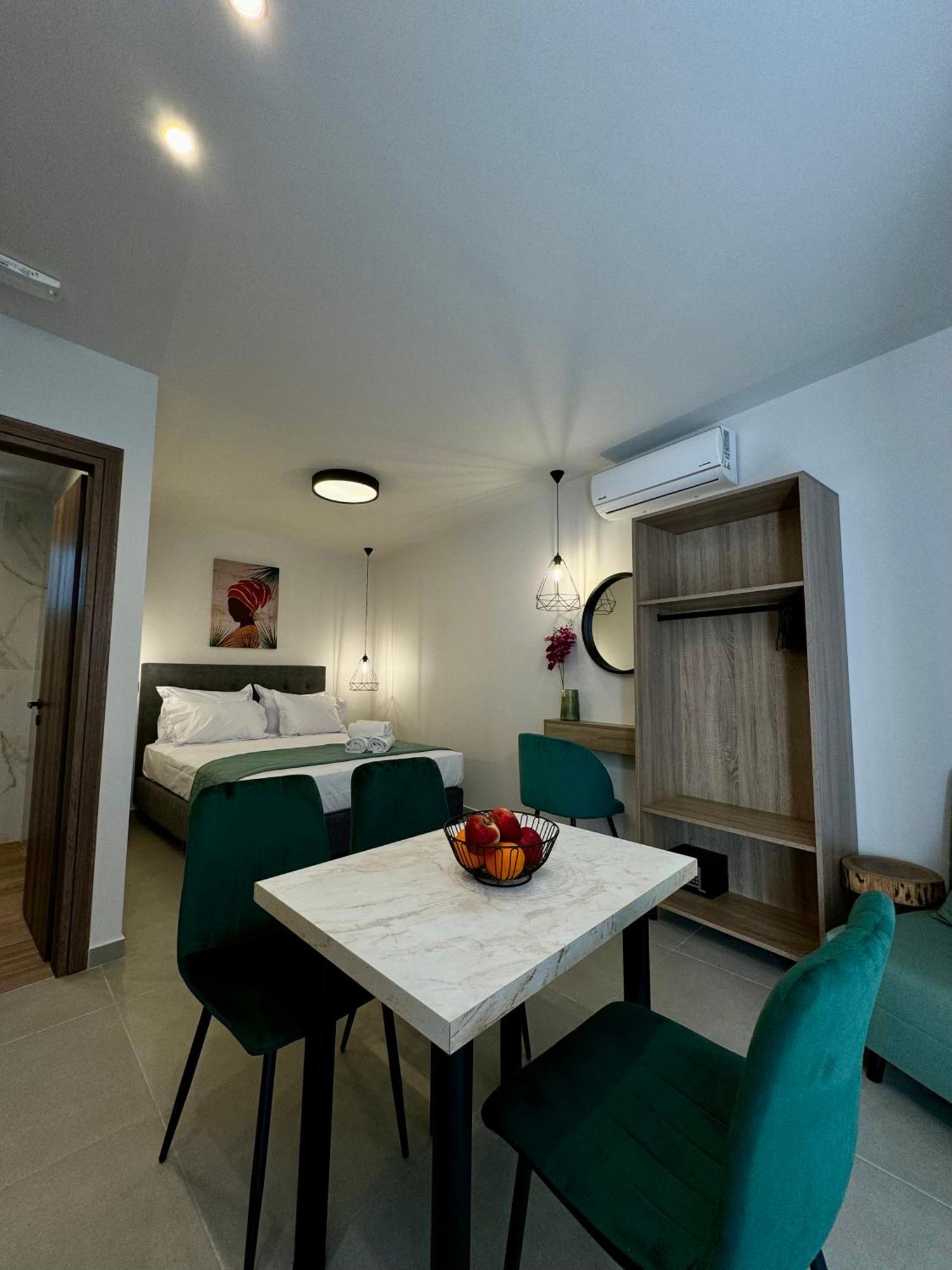 Bay View Apartment *