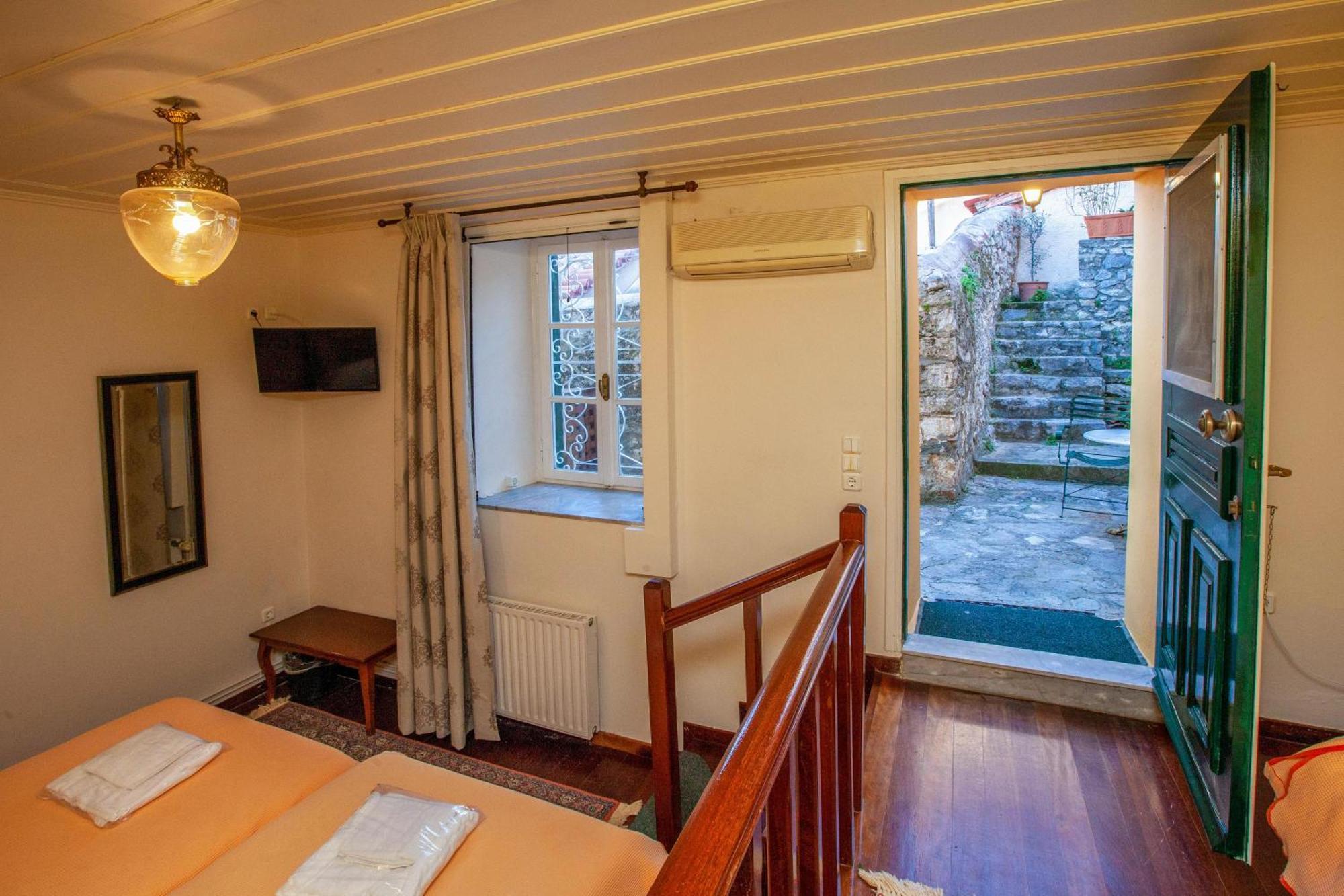Byron Traditional Hotel
