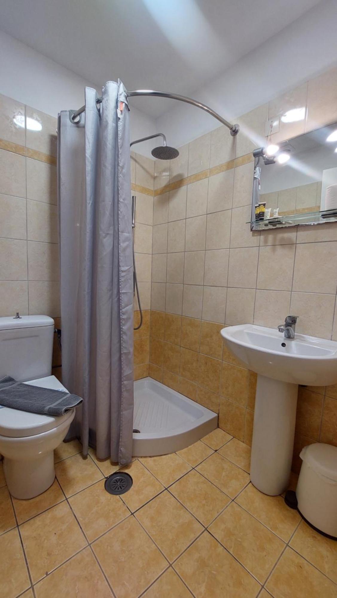 Hotel Avra 2*