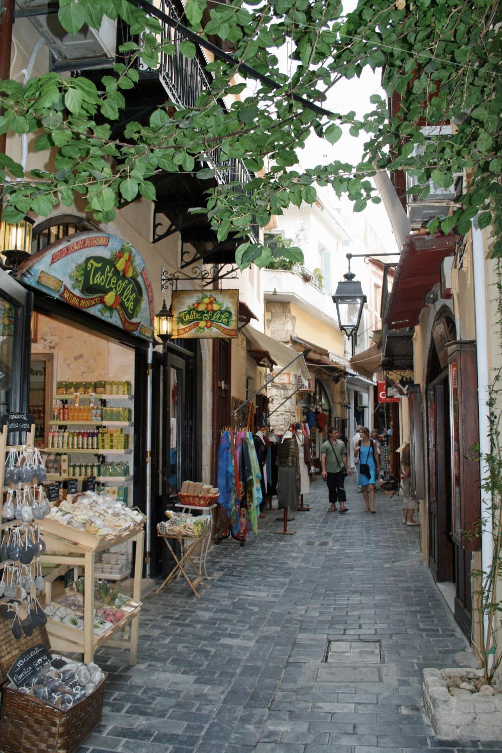 Aparthotel Leonidas & 3*