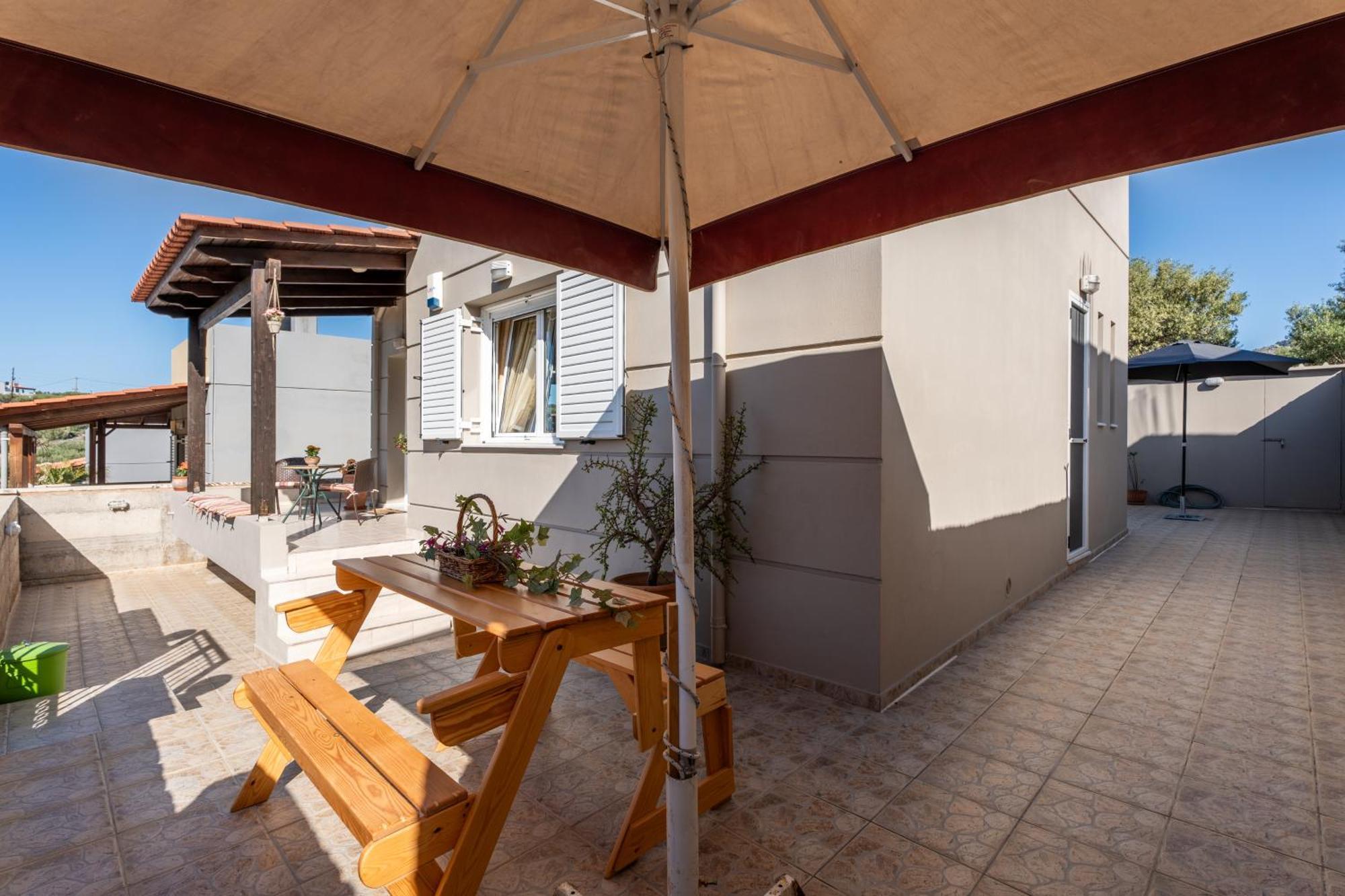Holiday home Niki's House Gournes Gouvon