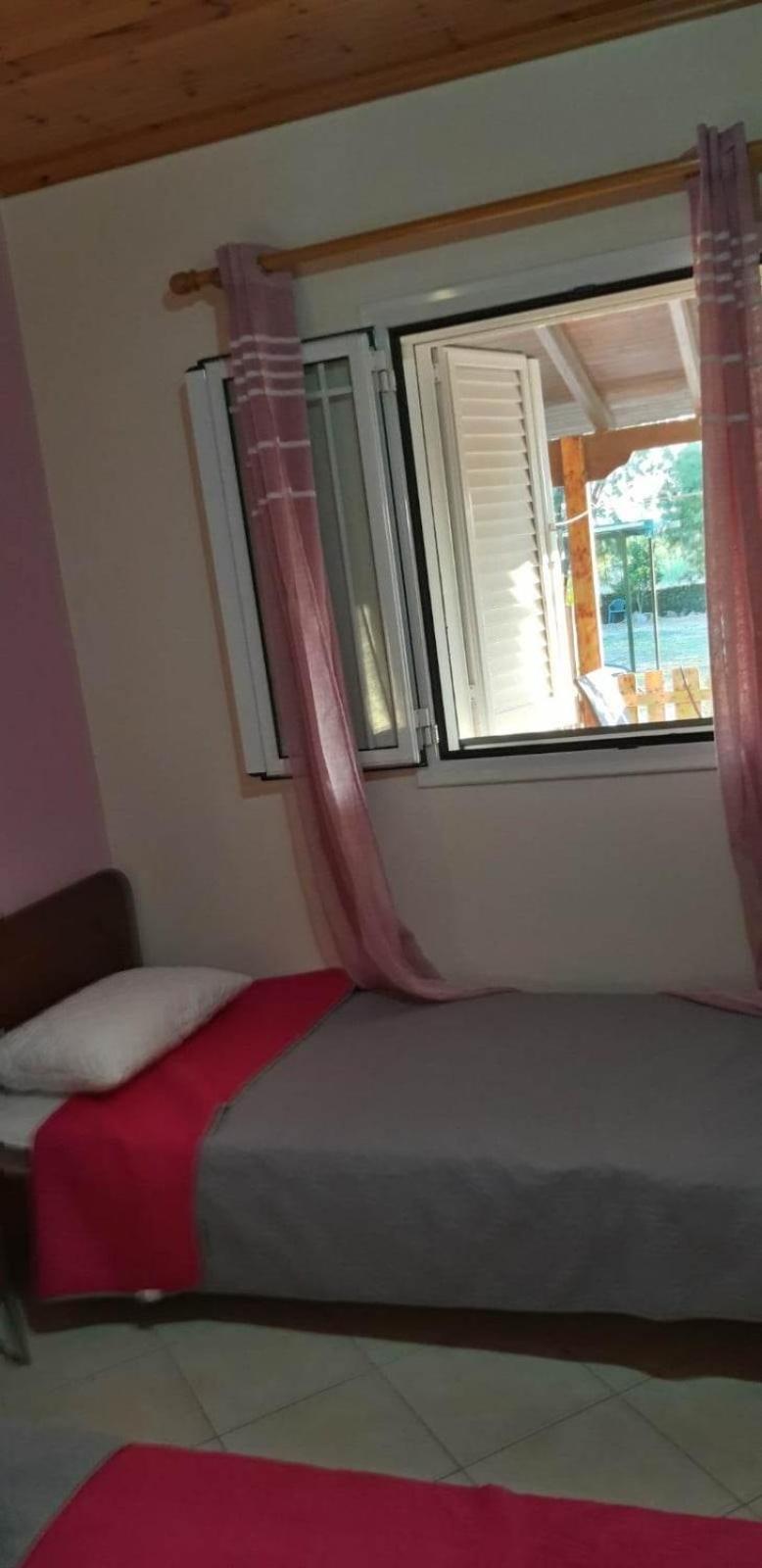 Biky's Room's Moudhros