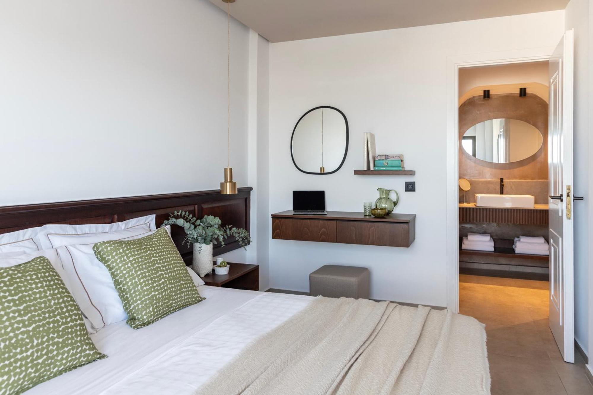 Resort Albatros & Hersonissos (Crete)