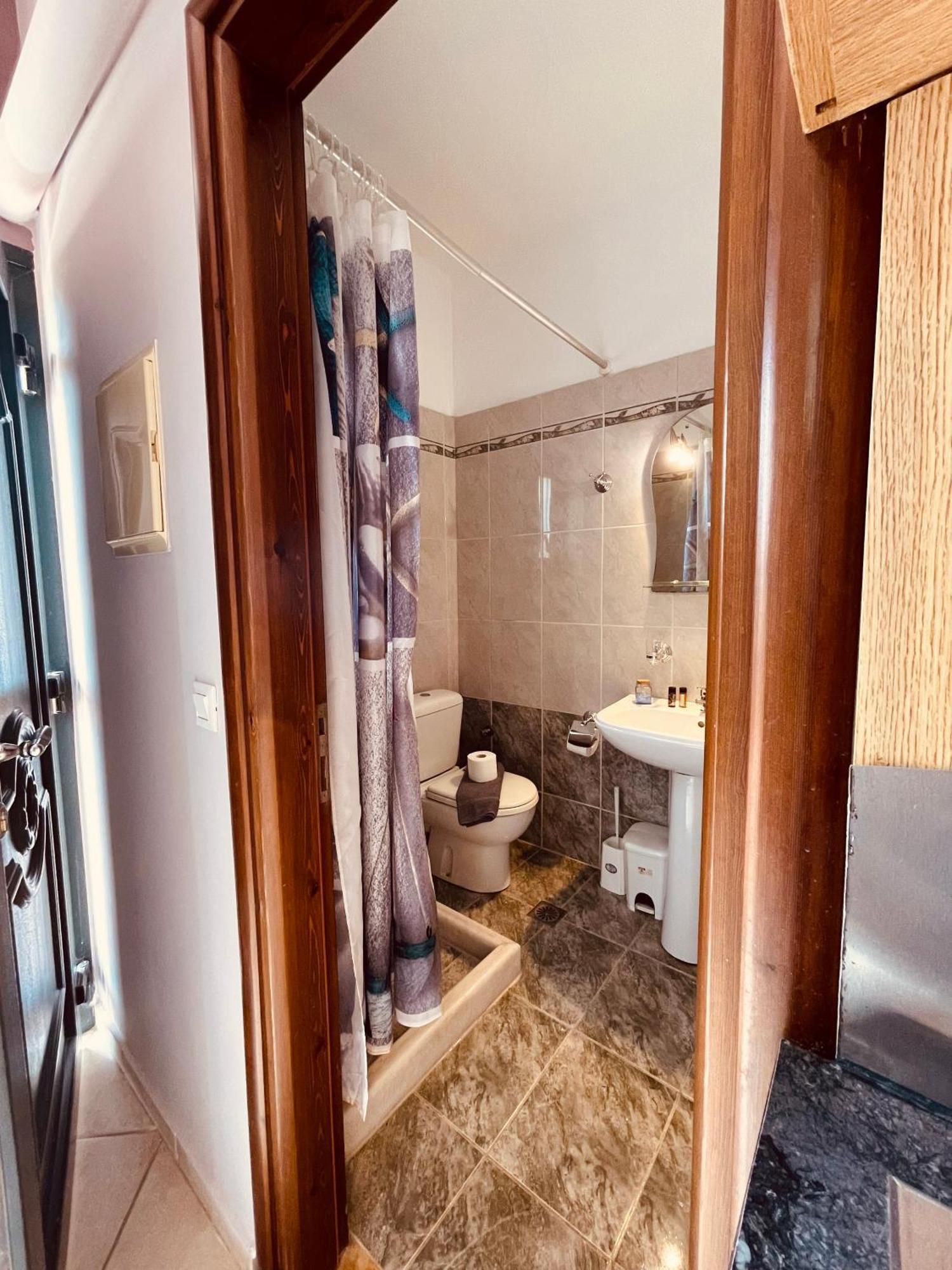Girogiali Apts Apartment