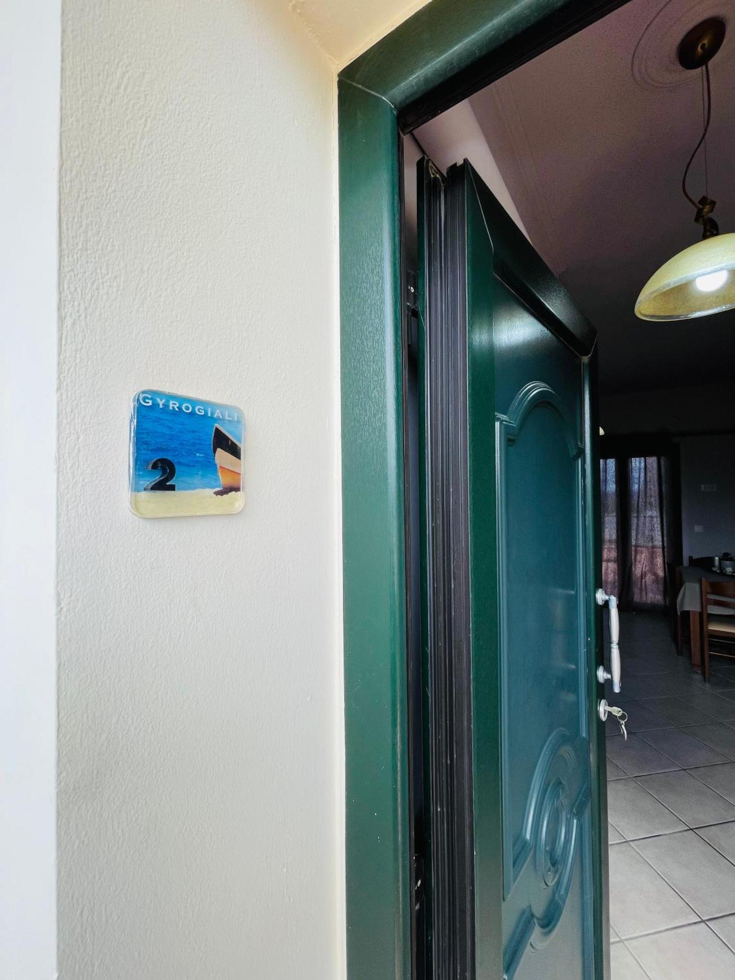 Girogiali Apts *