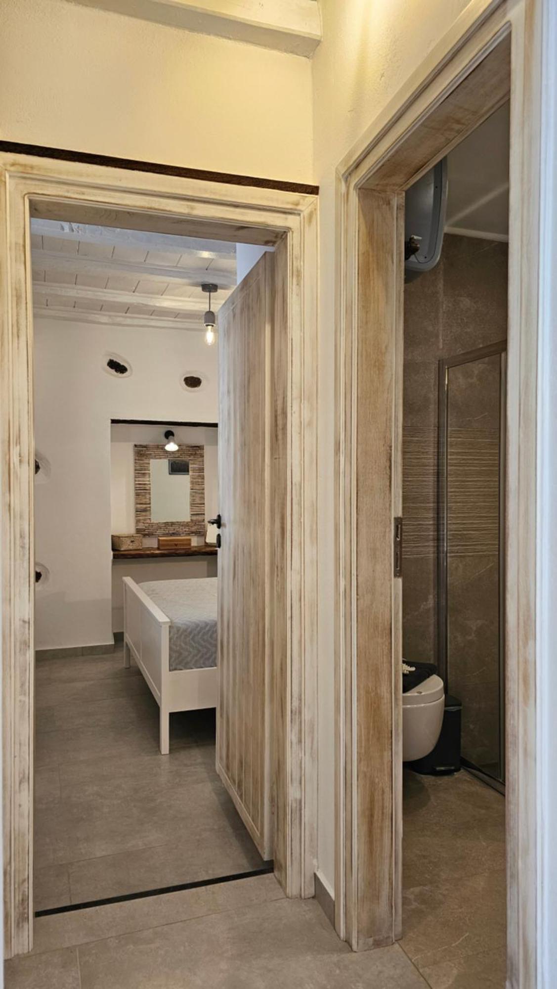 Marmara Traditional Apartment Plaka (Milos)