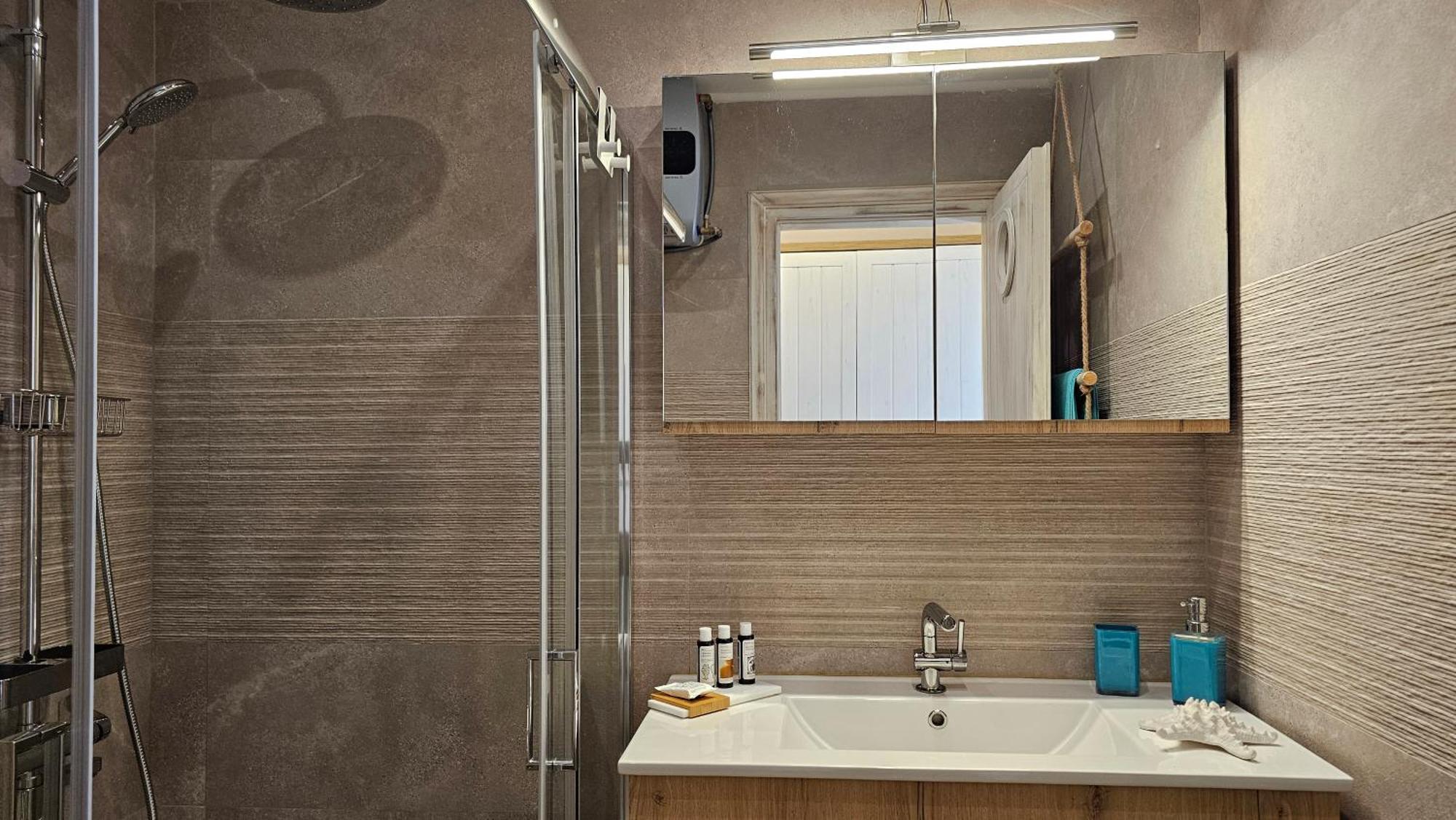 Marmara Traditional Apartment Plaka (Milos)