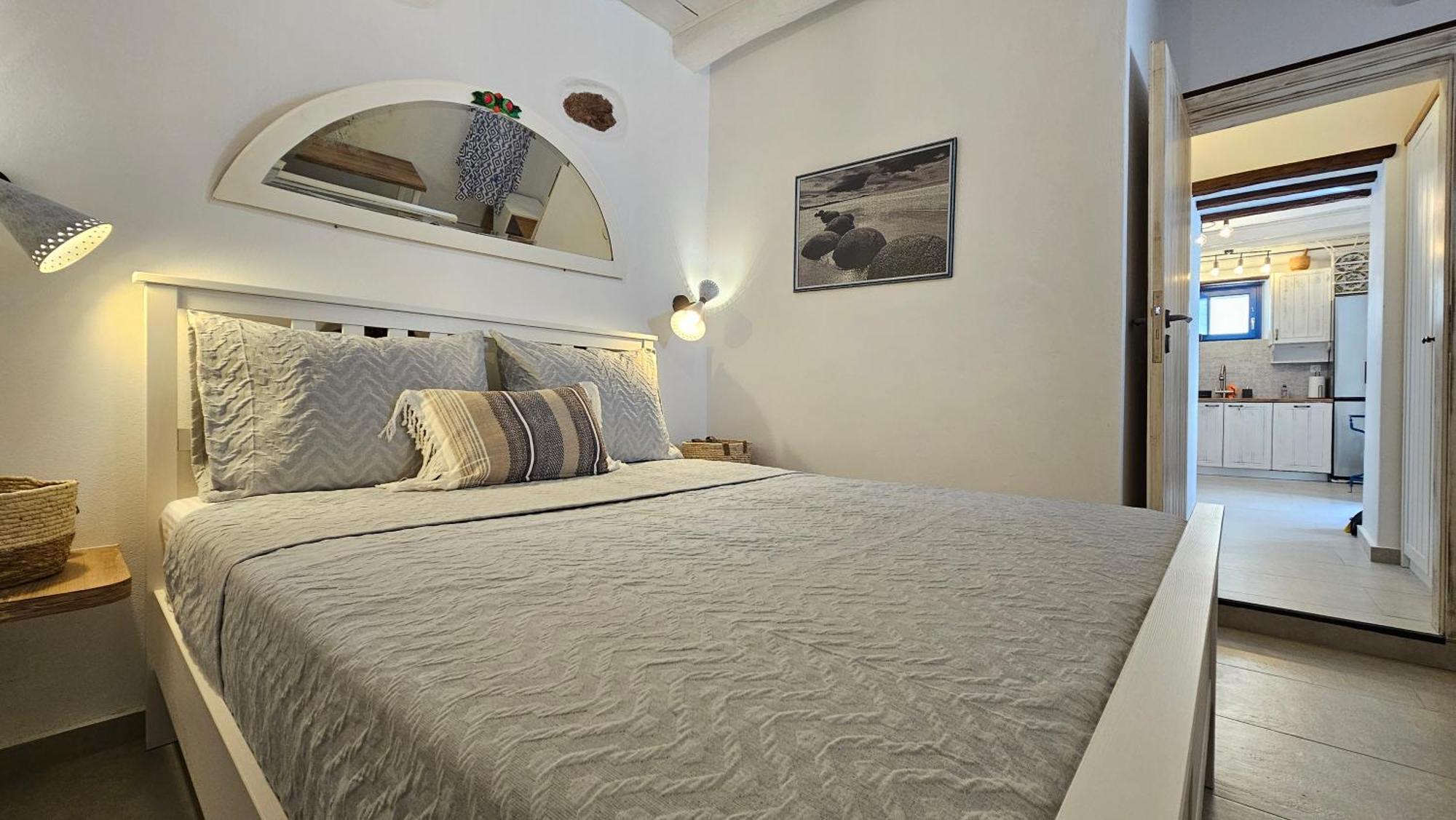 Marmara Traditional Apartment Plaka (Milos)