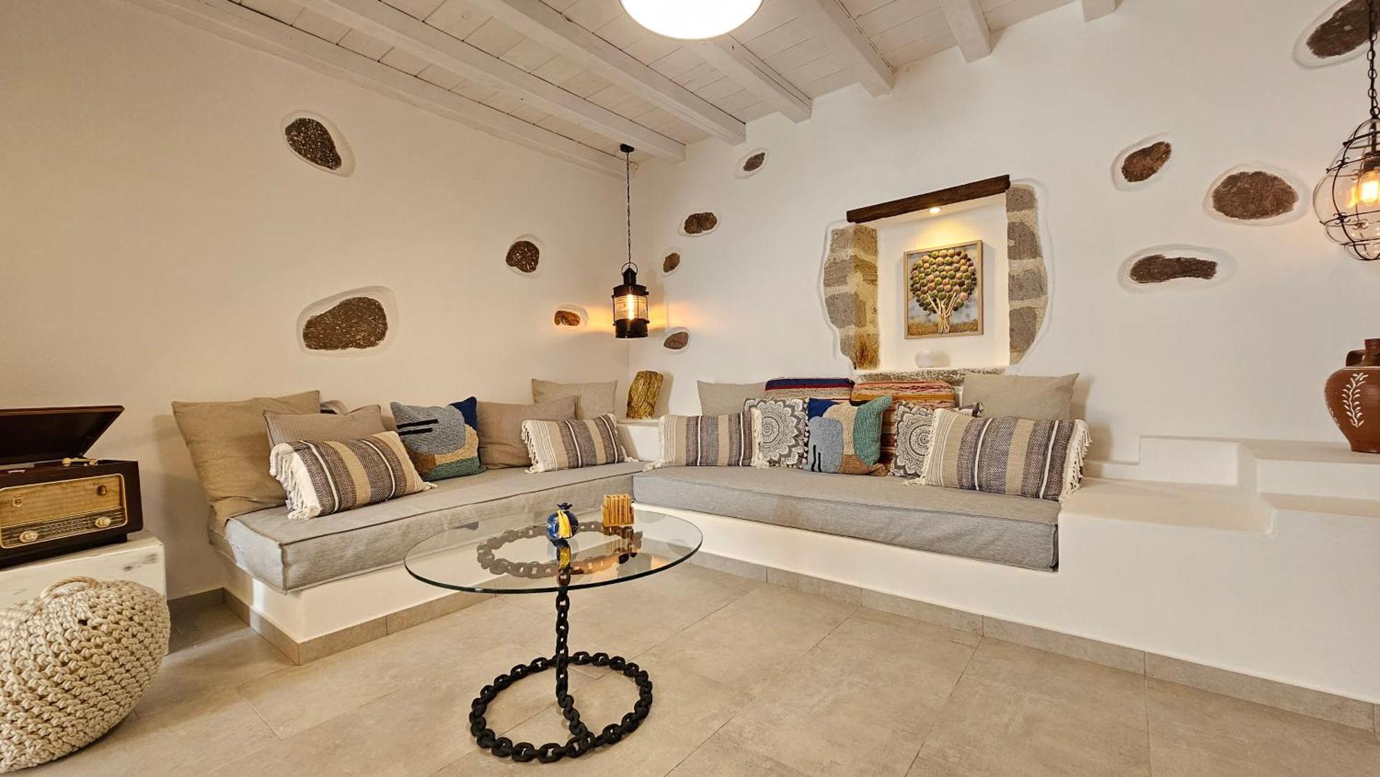 Marmara Traditional Plaka (Milos)