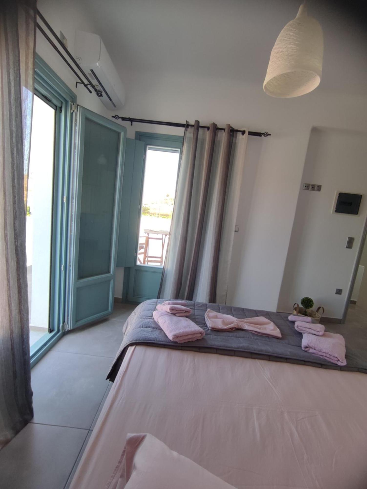 Sifnaiou Traditional 1 & 3 Parikia (Paros)