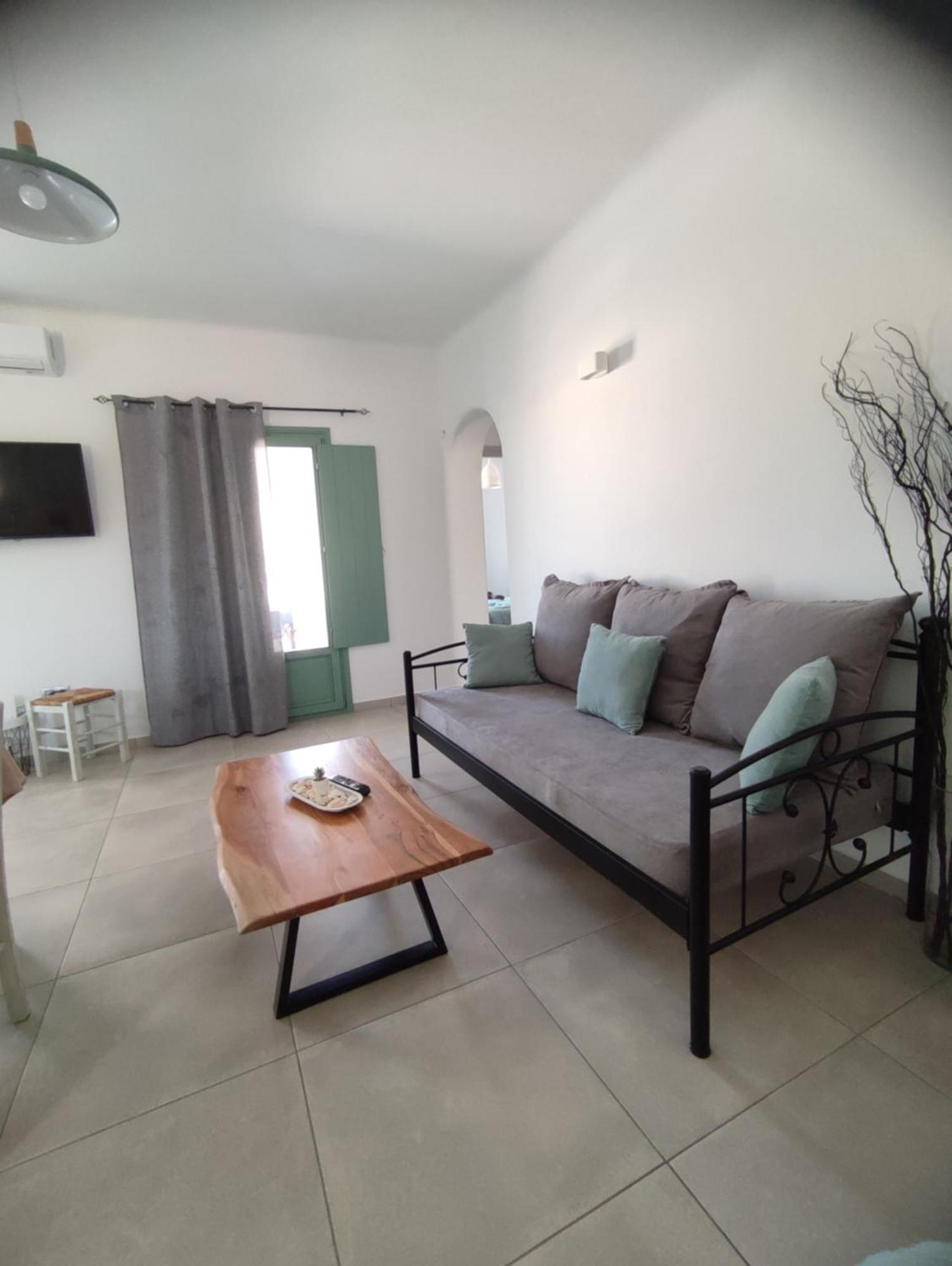 Sifnaiou Traditional 1 & 3 * Parikia (Paros)