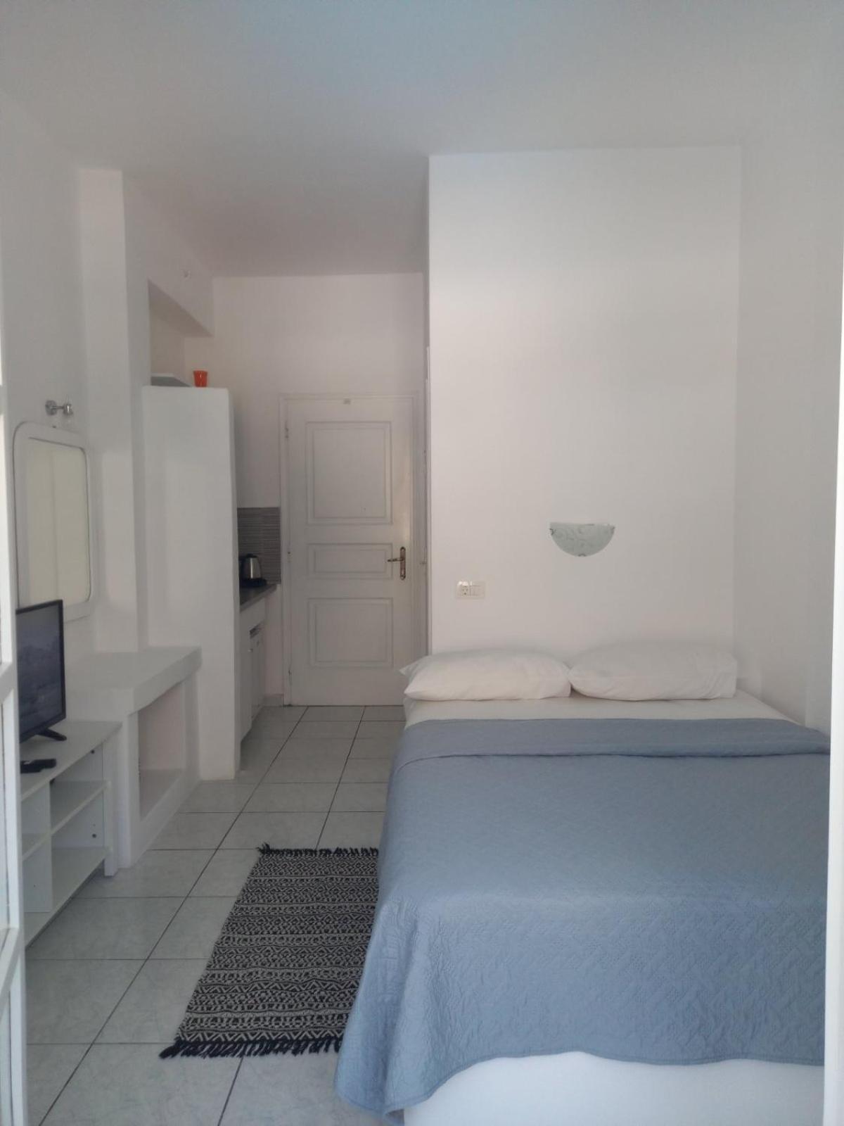 Aparthotel Three Harites 3*