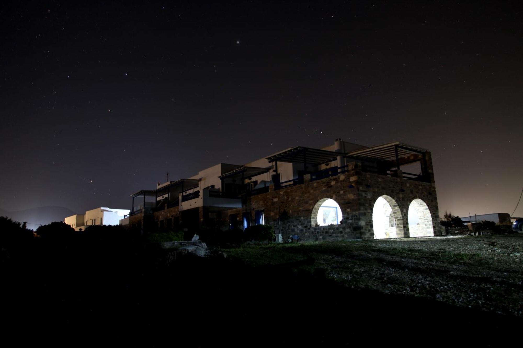 Aura Paros Logaras