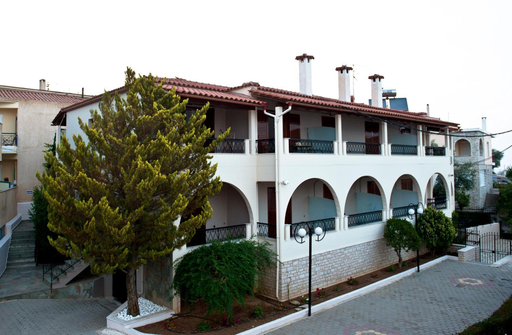 Fotopoulos *