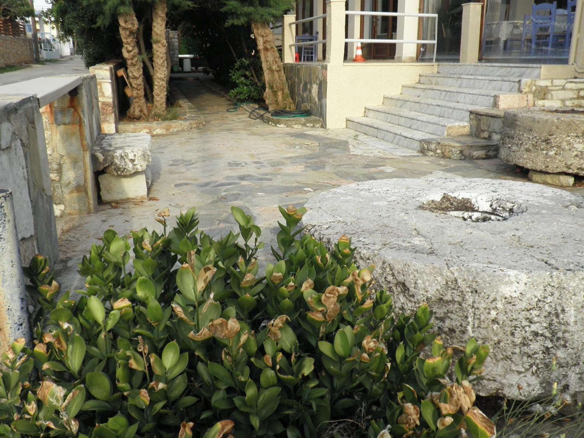 Akrogiali Hotel
