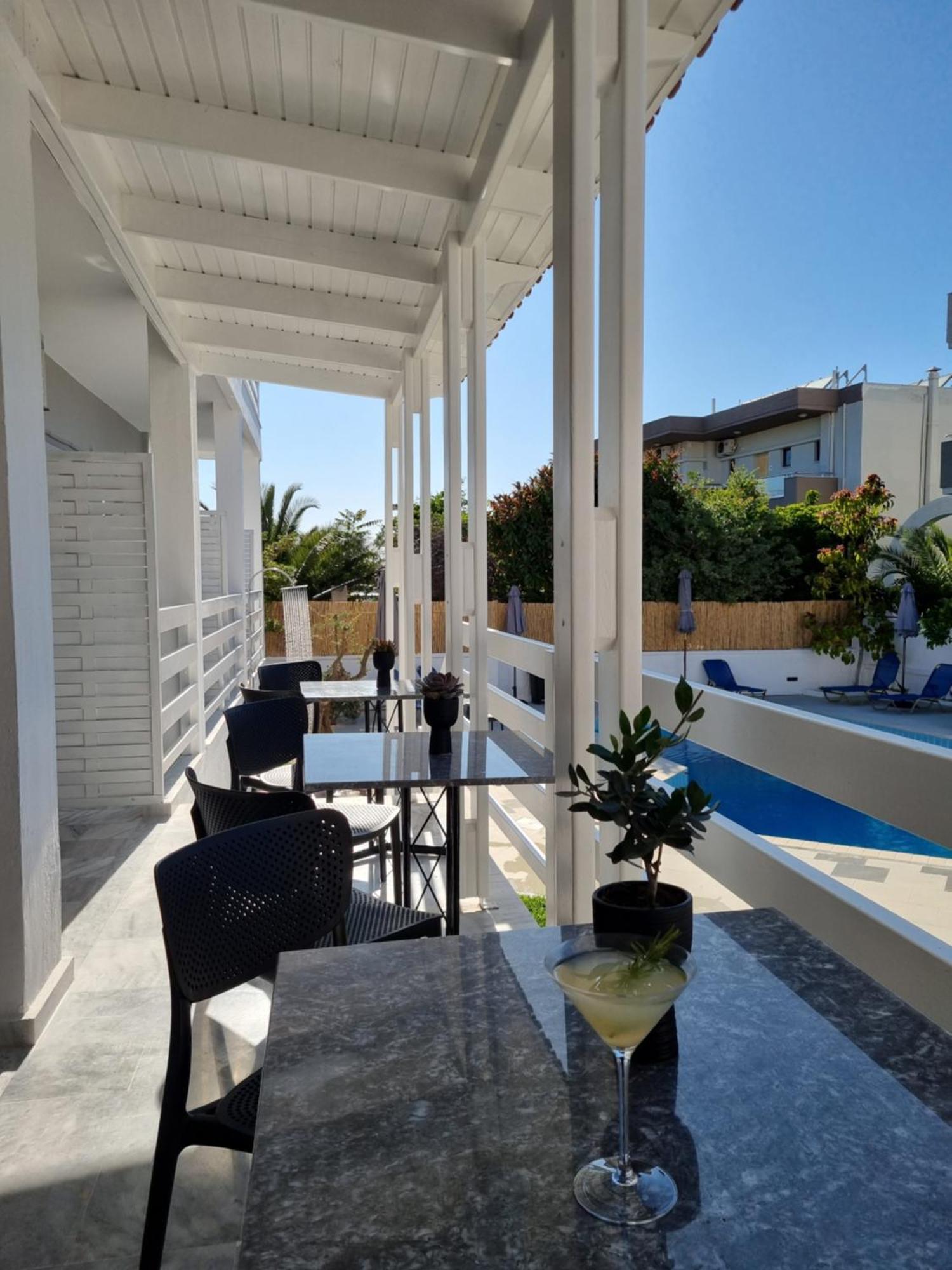 Eloque Simple Living Space Aparthotel Kato Daratso