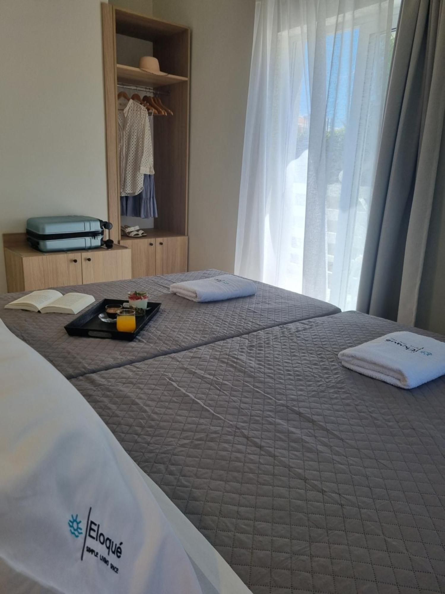 Aparthotel Eloque Simple Living Space