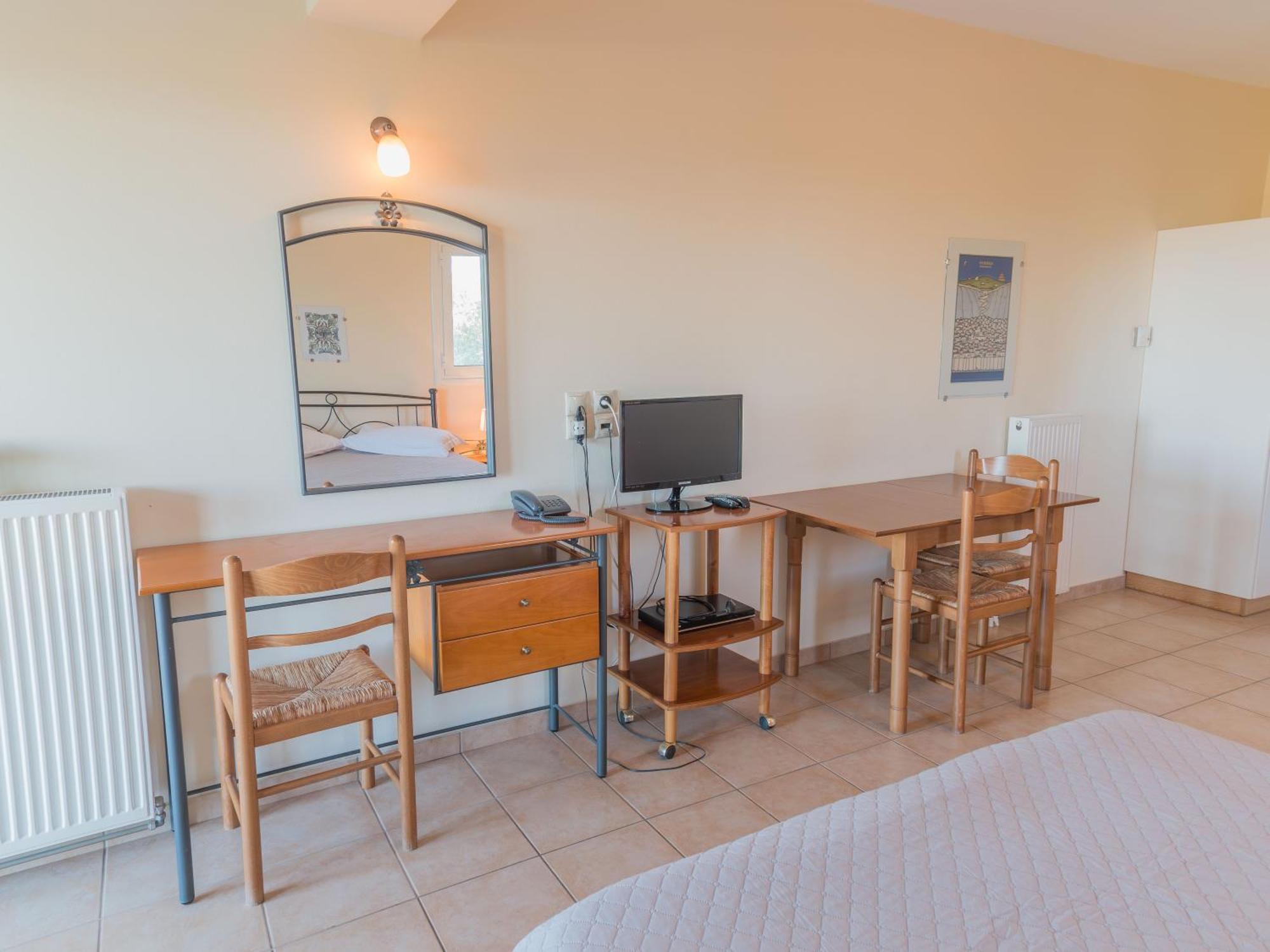 & Studios, Xifoupolis Aparthotel