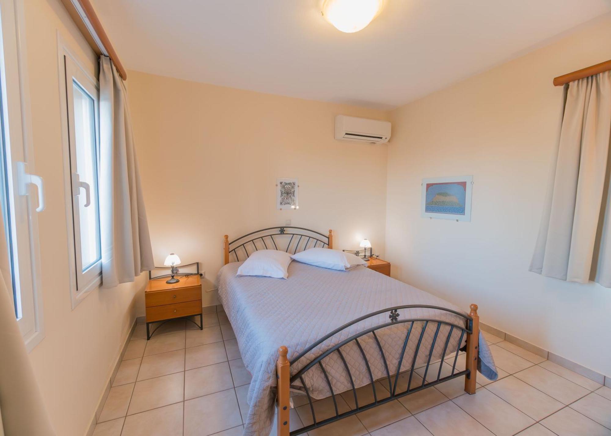 & Studios, Xifoupolis Aparthotel