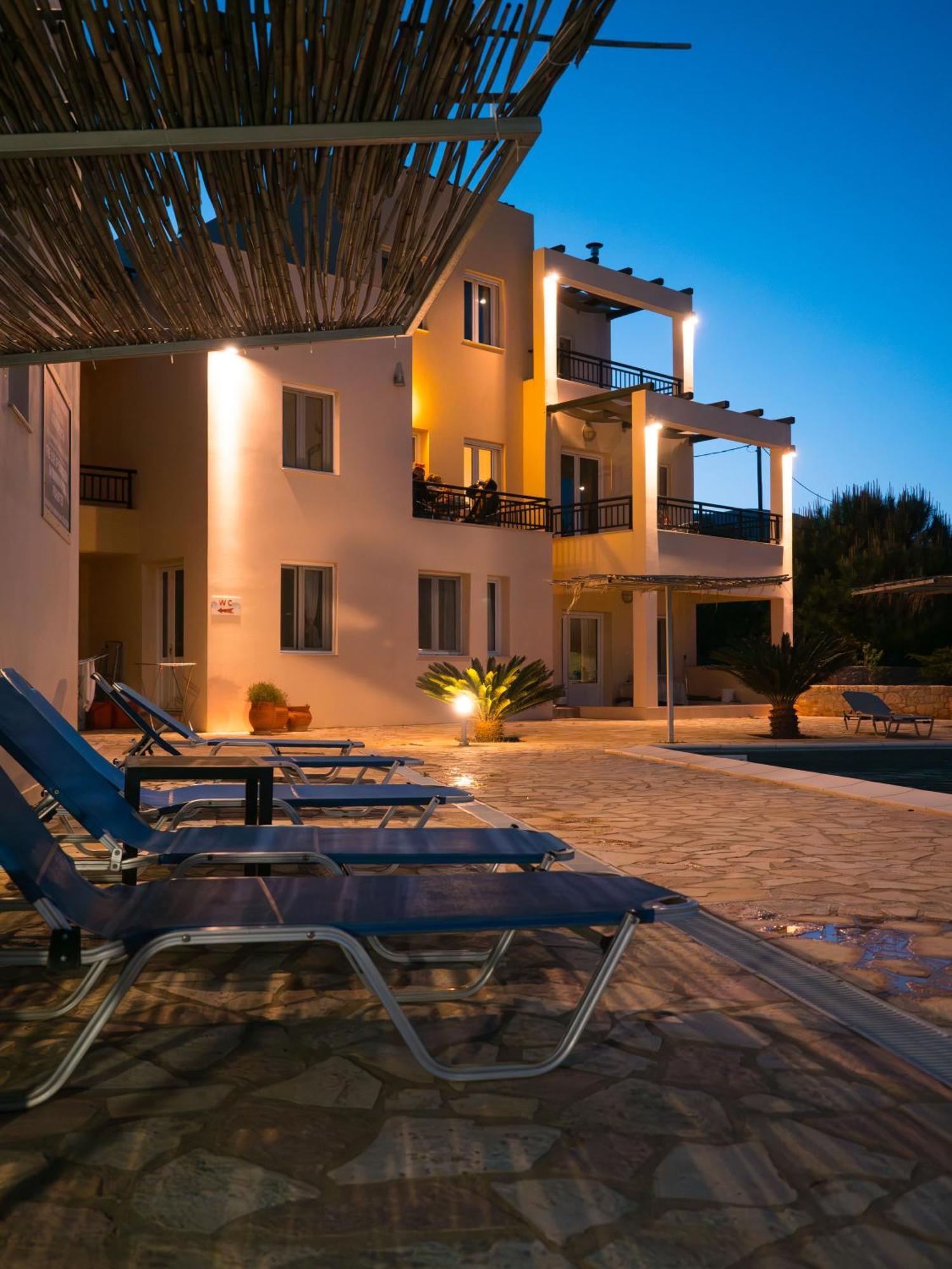 & Studios, Xifoupolis Aparthotel