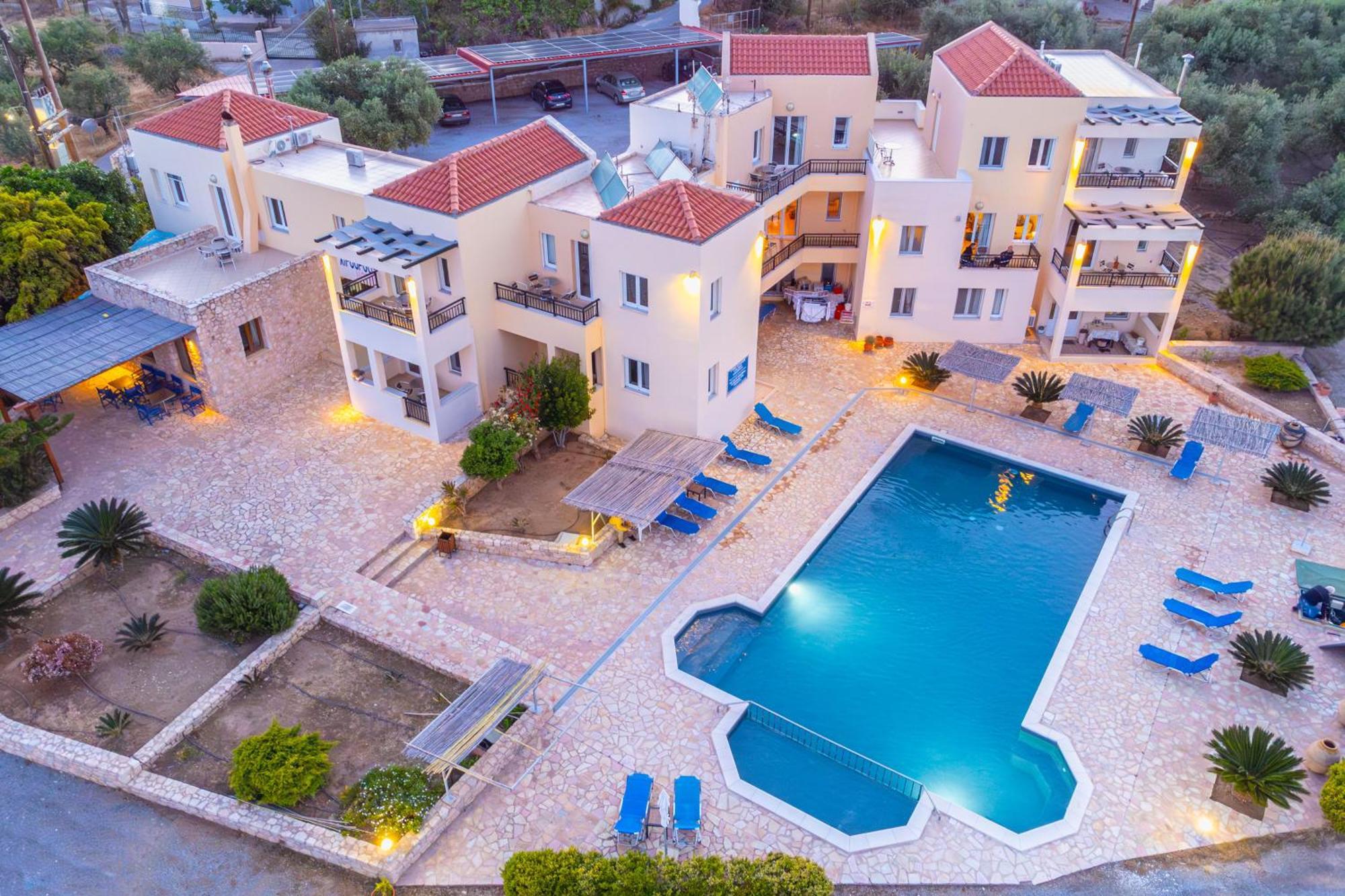 & Studios, Xifoupolis Aparthotel
