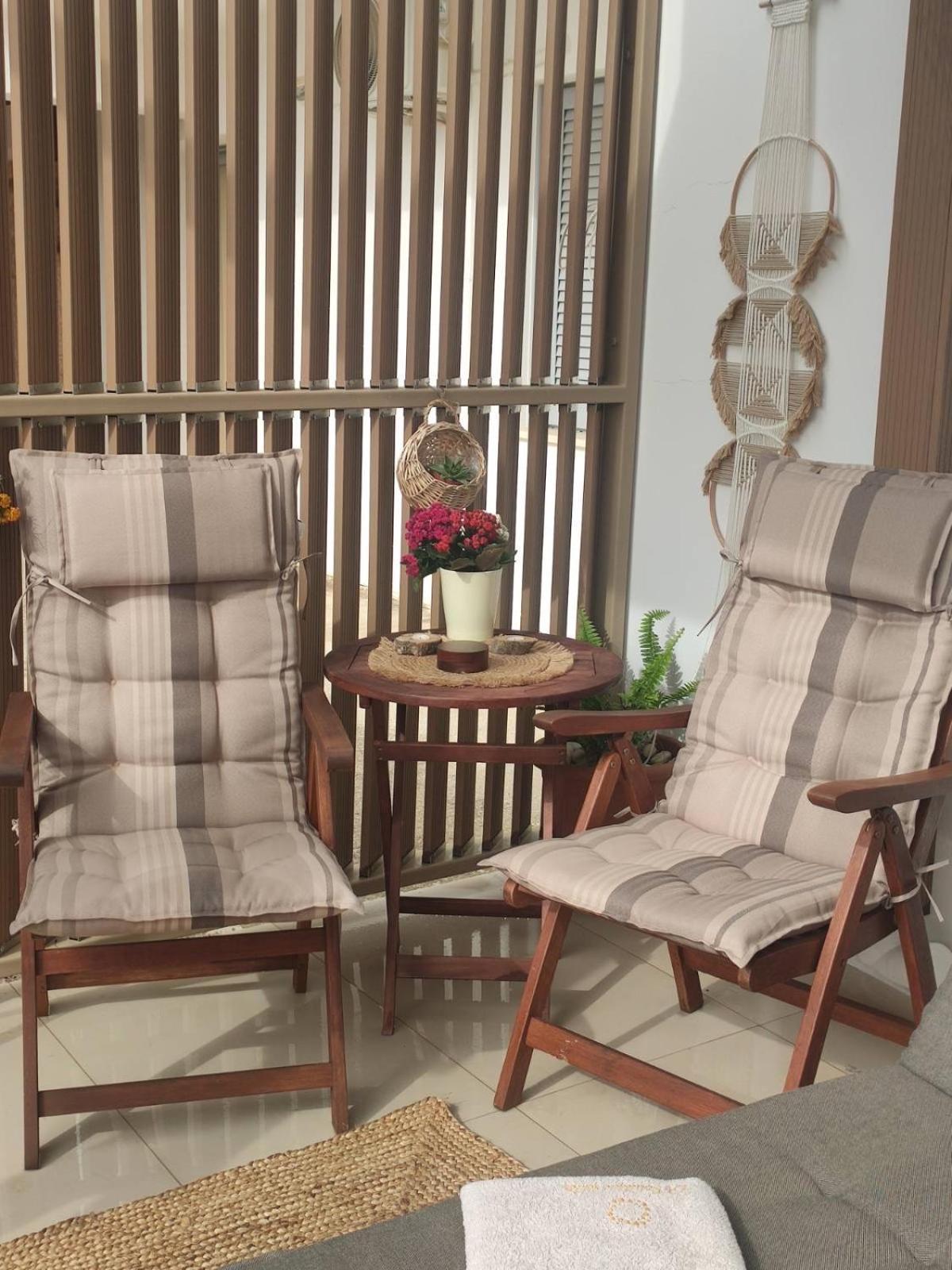 L A Boutique With Private Hot Tub Apartment Kalathas