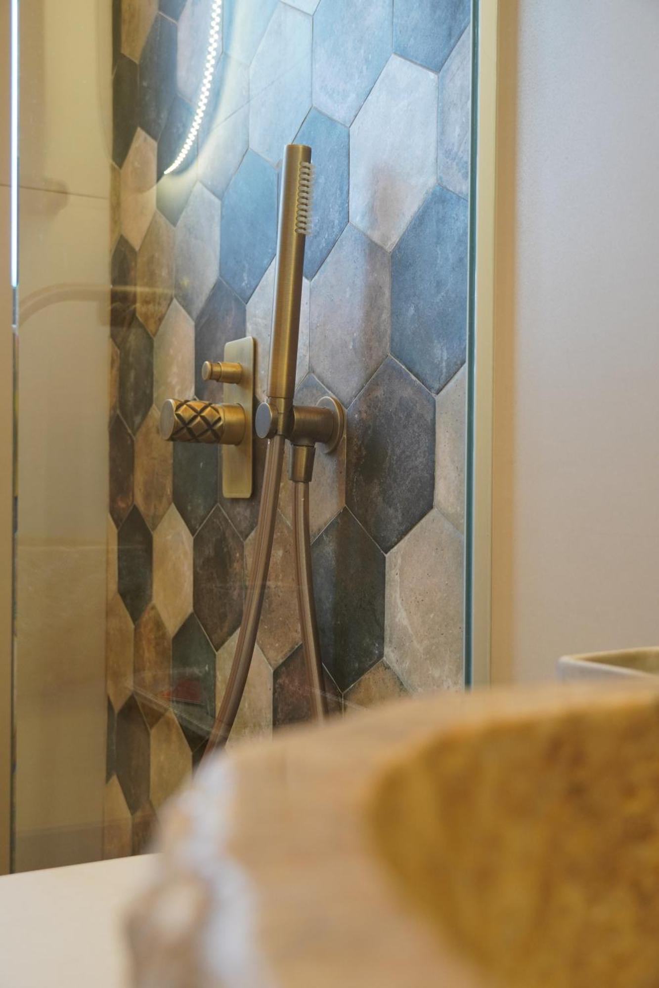 Apartment L A Boutique With Private Hot Tub Kalathas