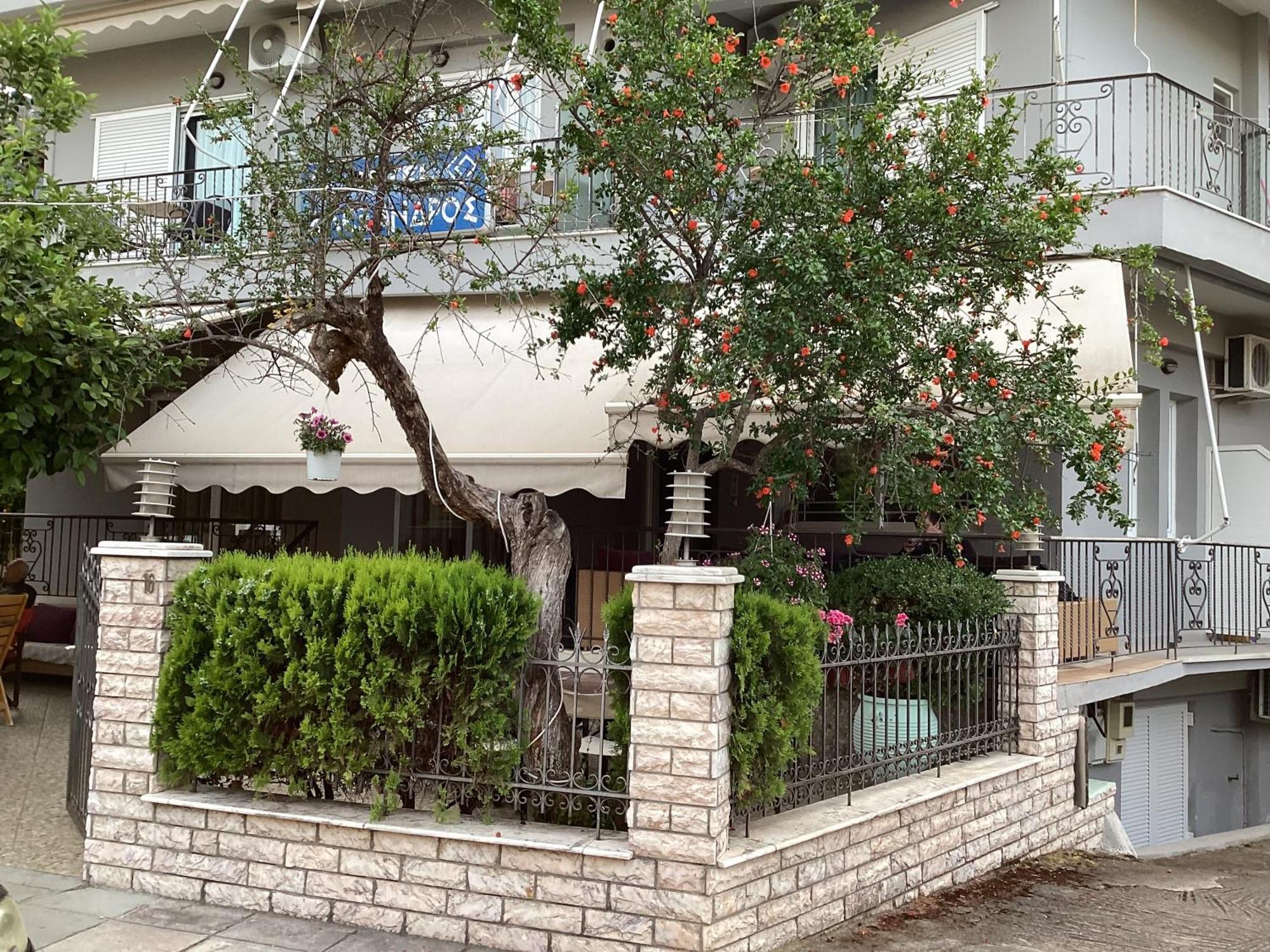 Alexandros Aparthotel