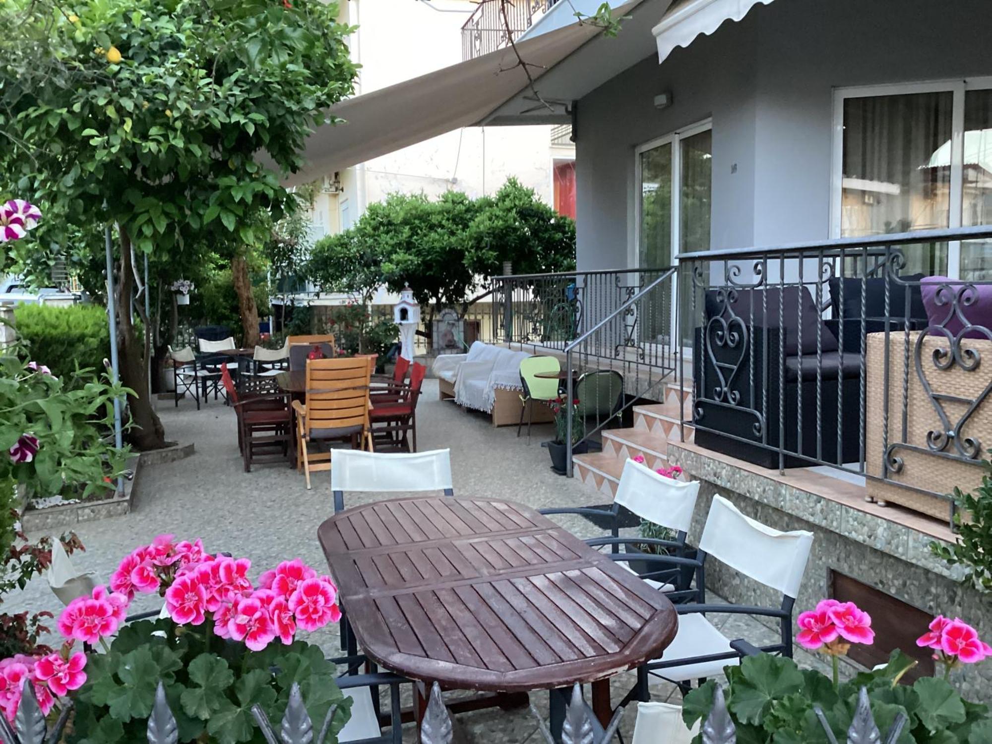 Aparthotel Alexandros