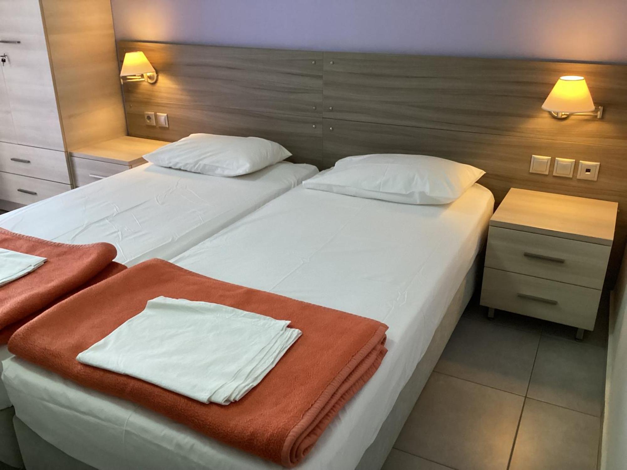 Alexandros Aparthotel *