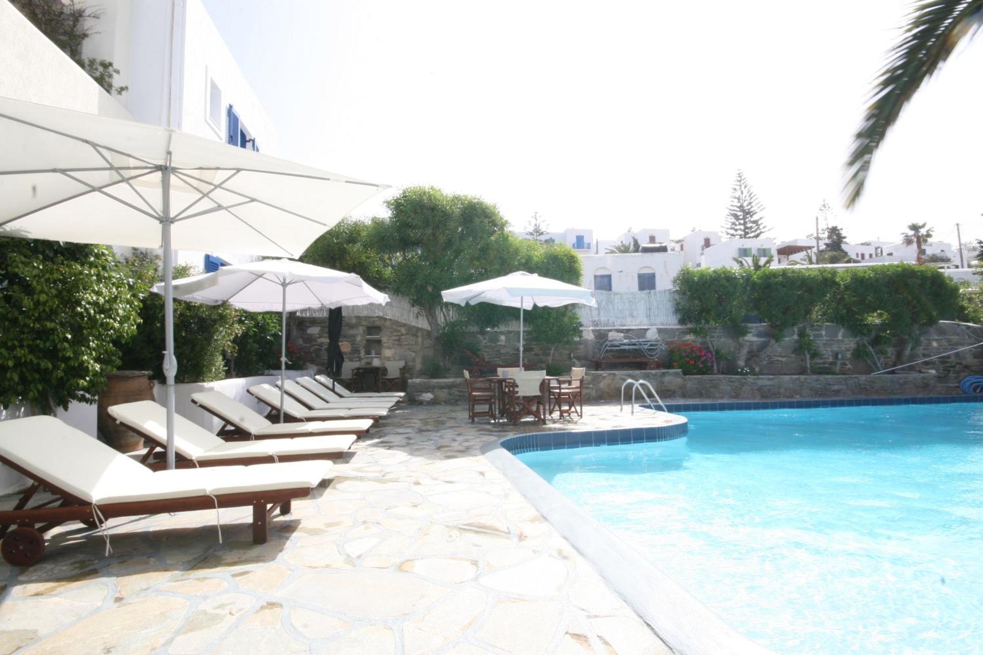 Manos 2* Naousa (Paros)