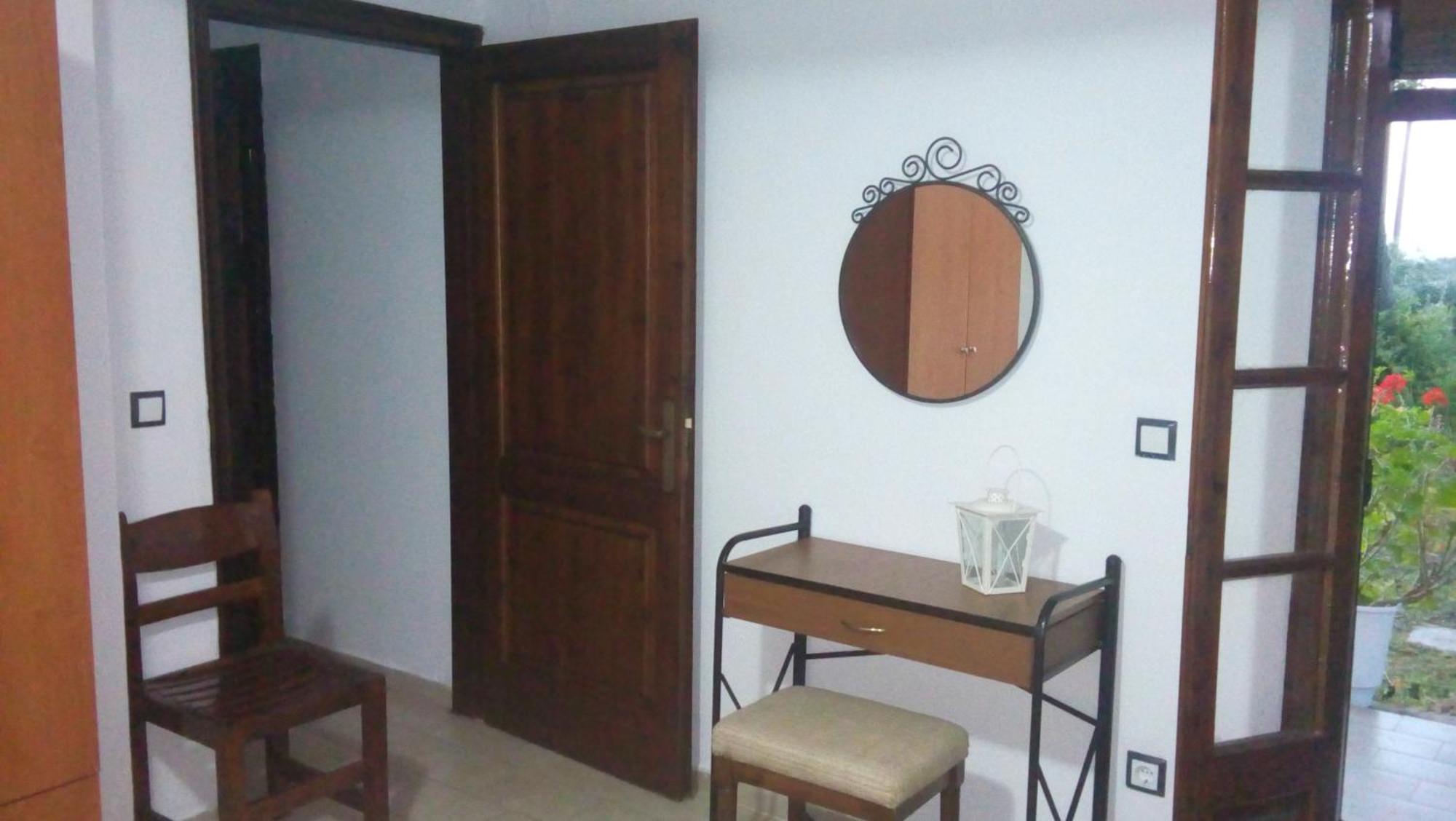 Yiannis Apartment