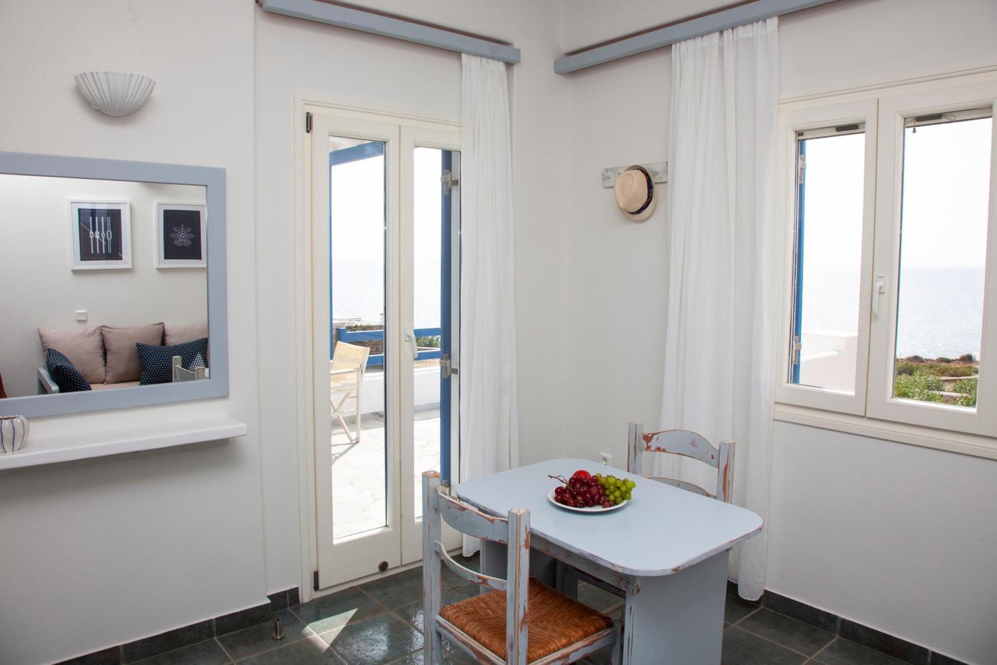 Aura Paros Logaras