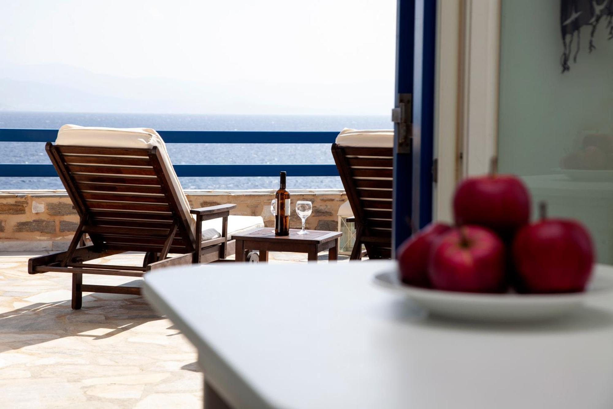 Aura Paros * Logaras