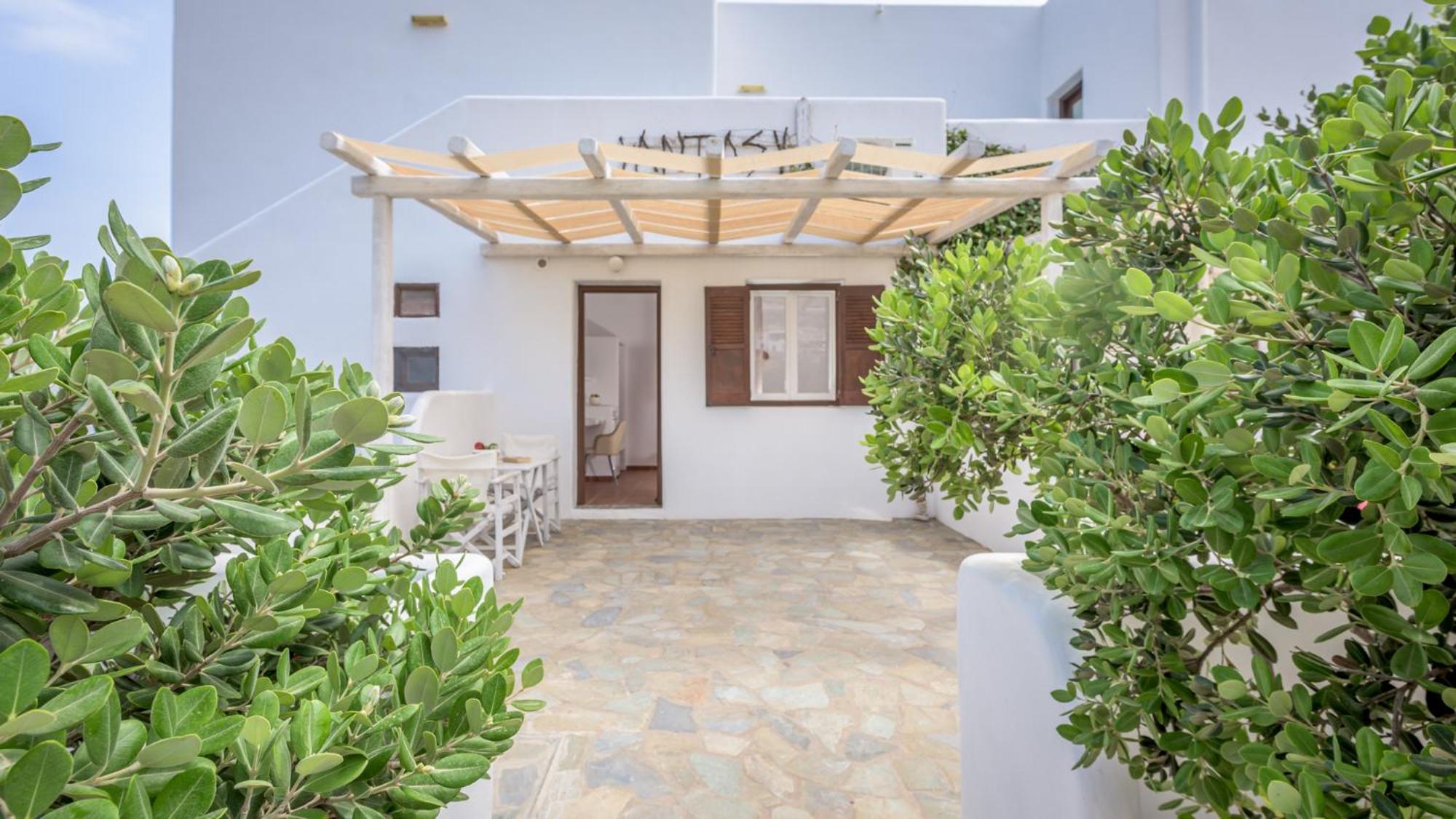 Fantasy Guest house Adamantas (Milos)