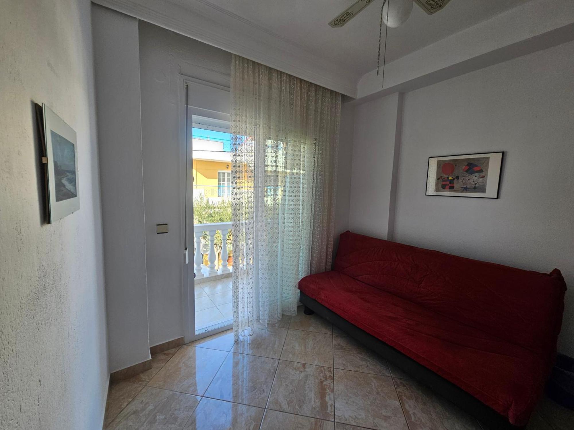 Leonidas Apartment