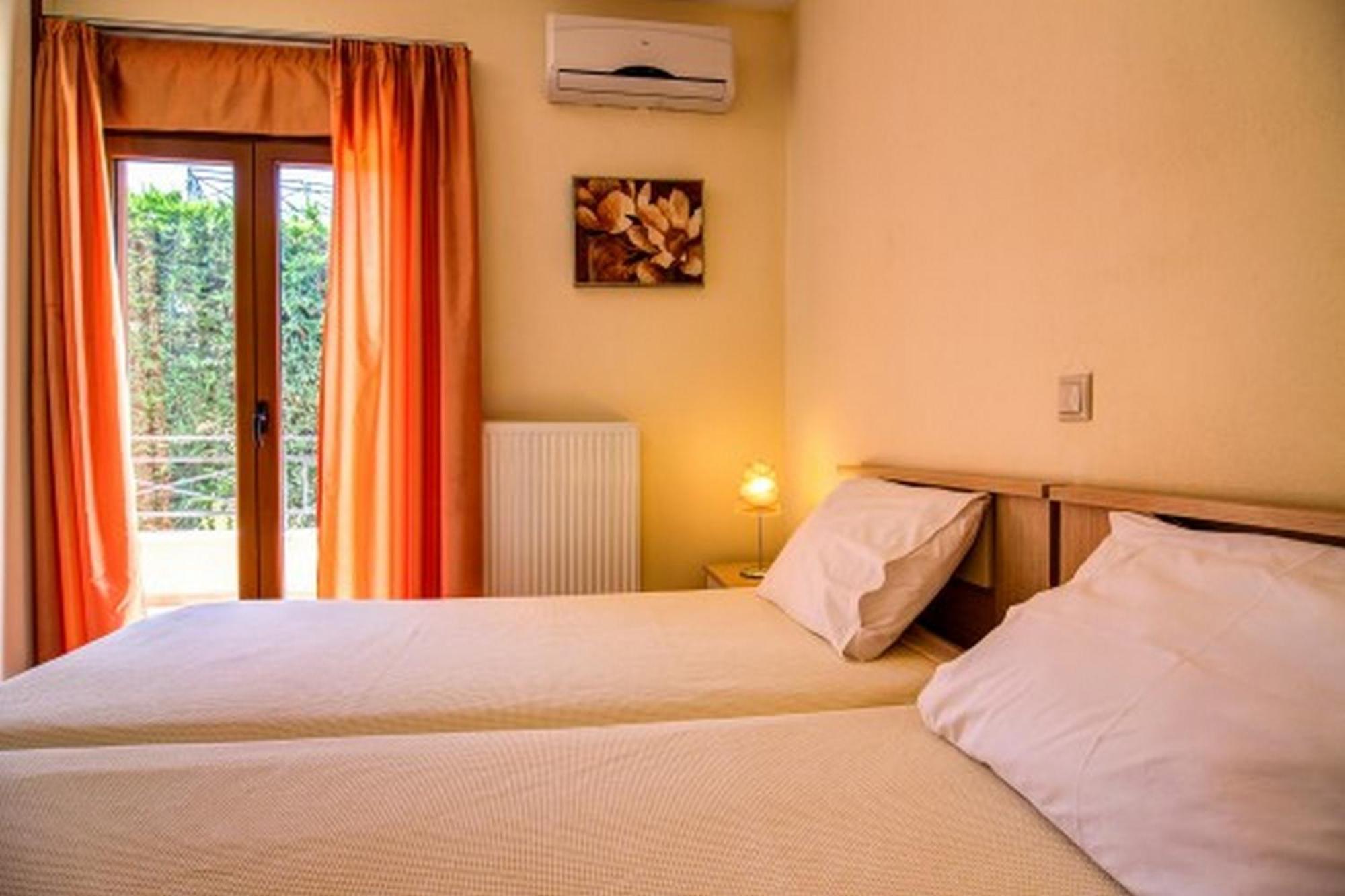 Helidonia Villas * Pigi (Crete)