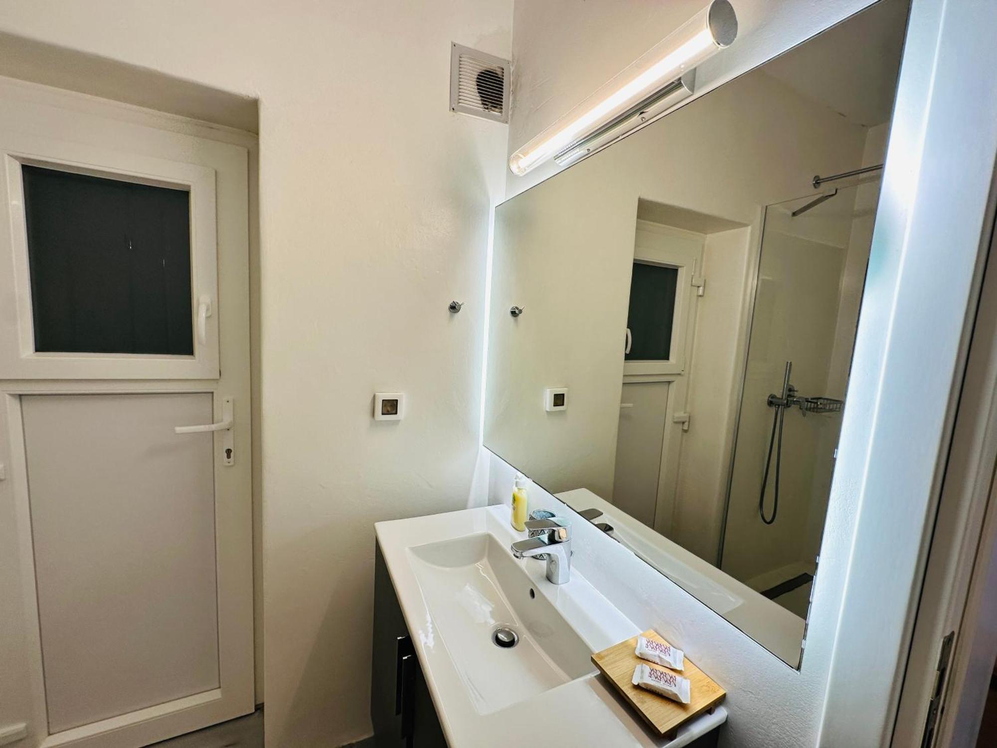 Seaview & Jacuzzi Summer Apartment