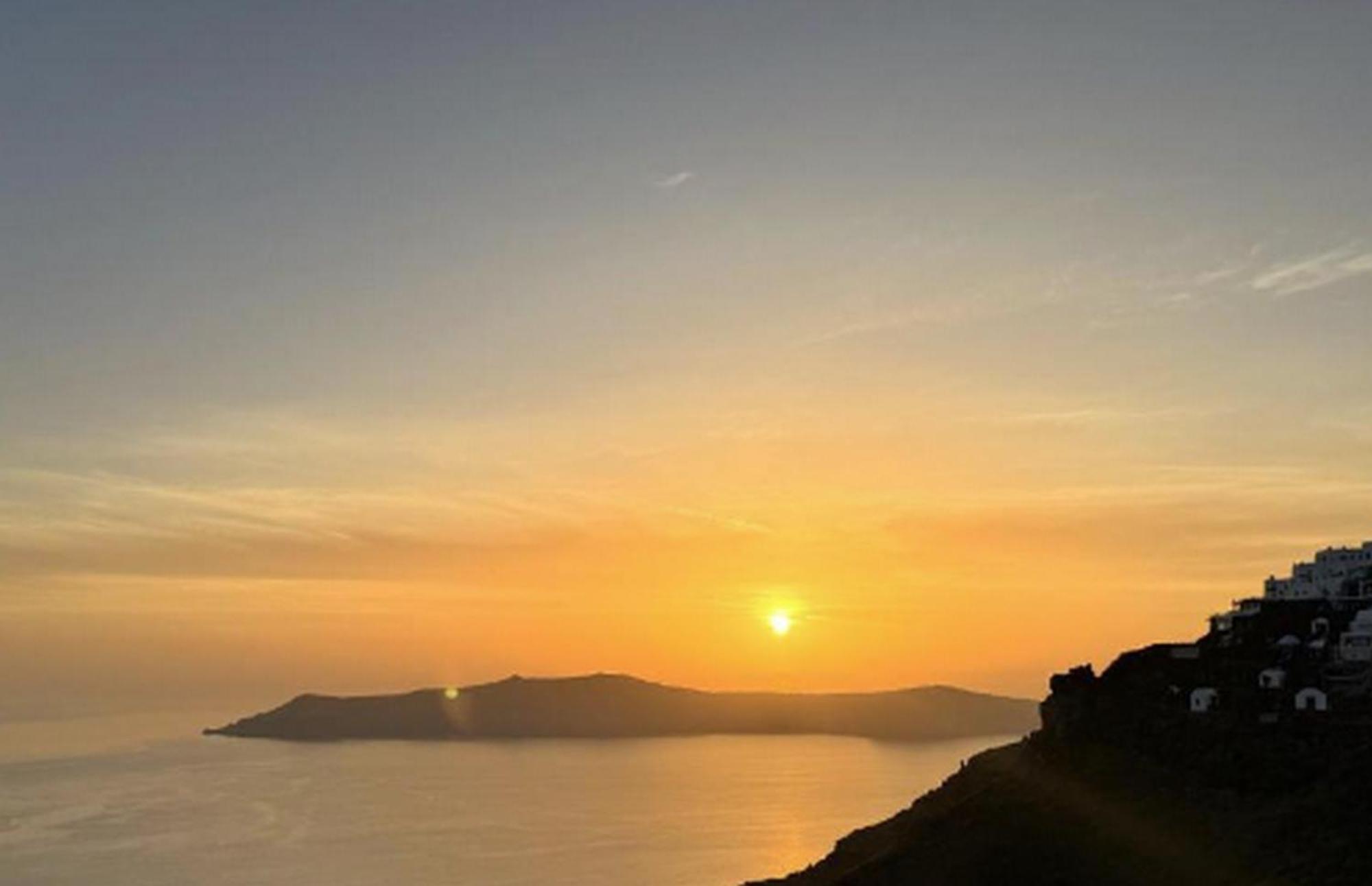 Premium Santorini Campbell 1 Bedroom Spectacular Aegean Sea Views Private Outdoor Hot Tub Villa *
