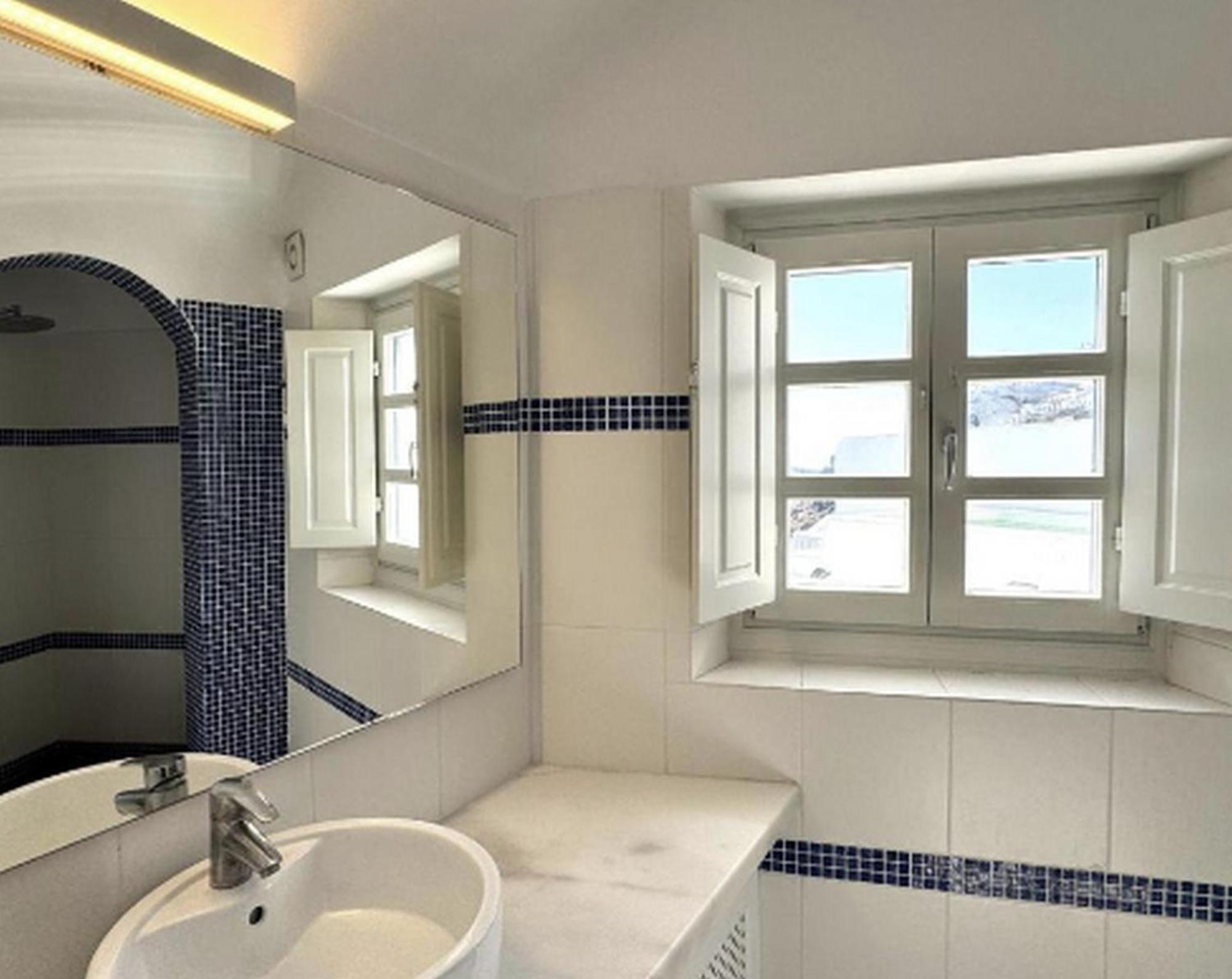 Premium Santorini Campbell 1 Bedroom Spectacular Aegean Sea Views Private Outdoor Hot Tub *