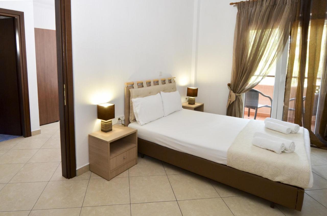 Inanthi Apartment Potos