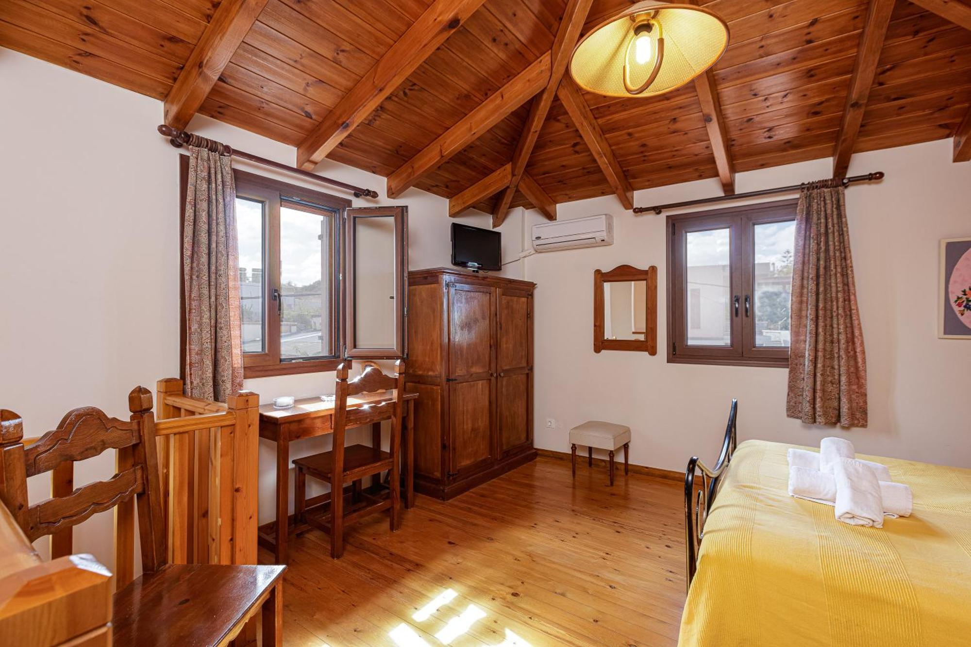 Lucy Panormos (Crete)