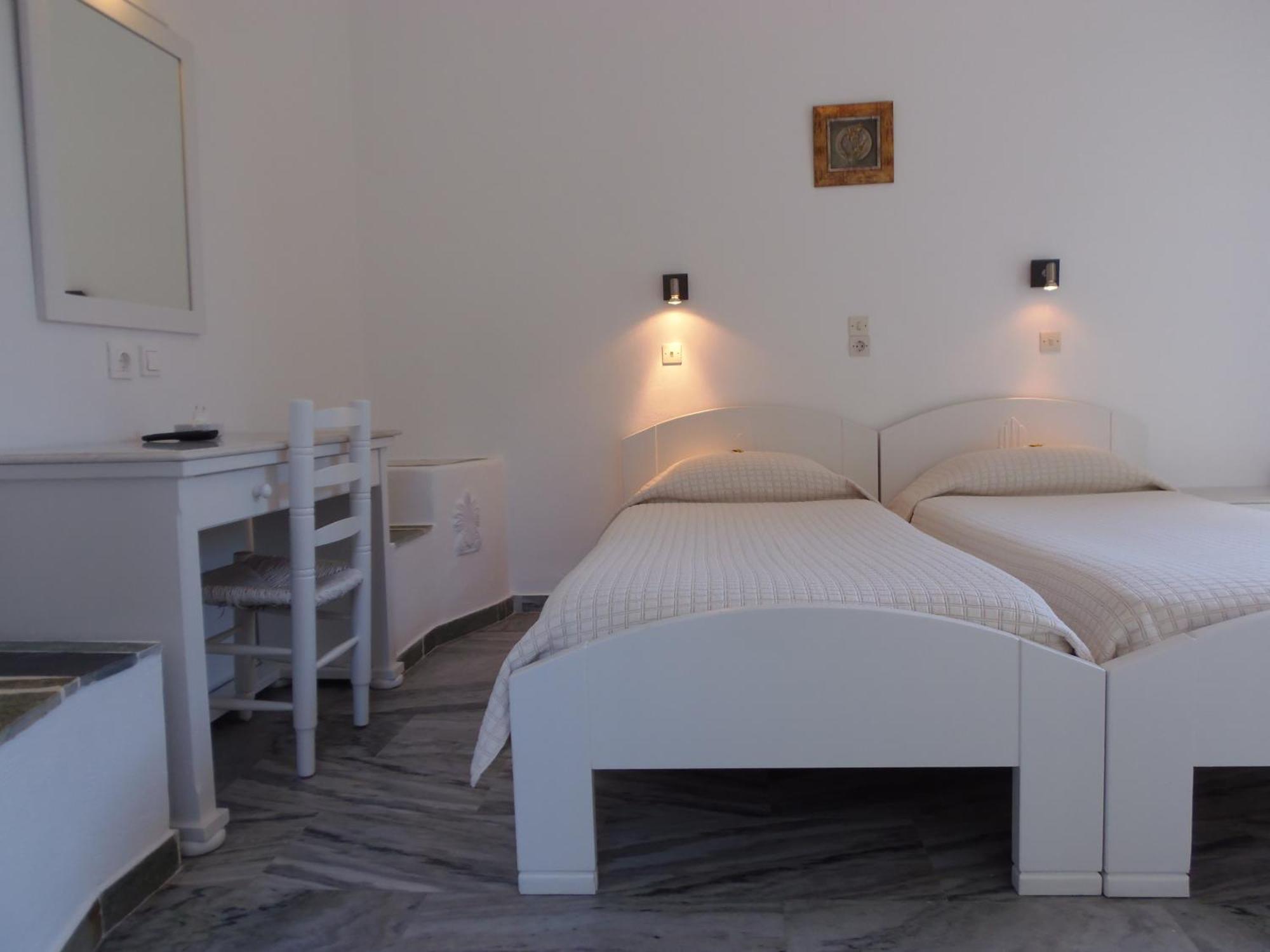 Manos 2* Naousa (Paros)